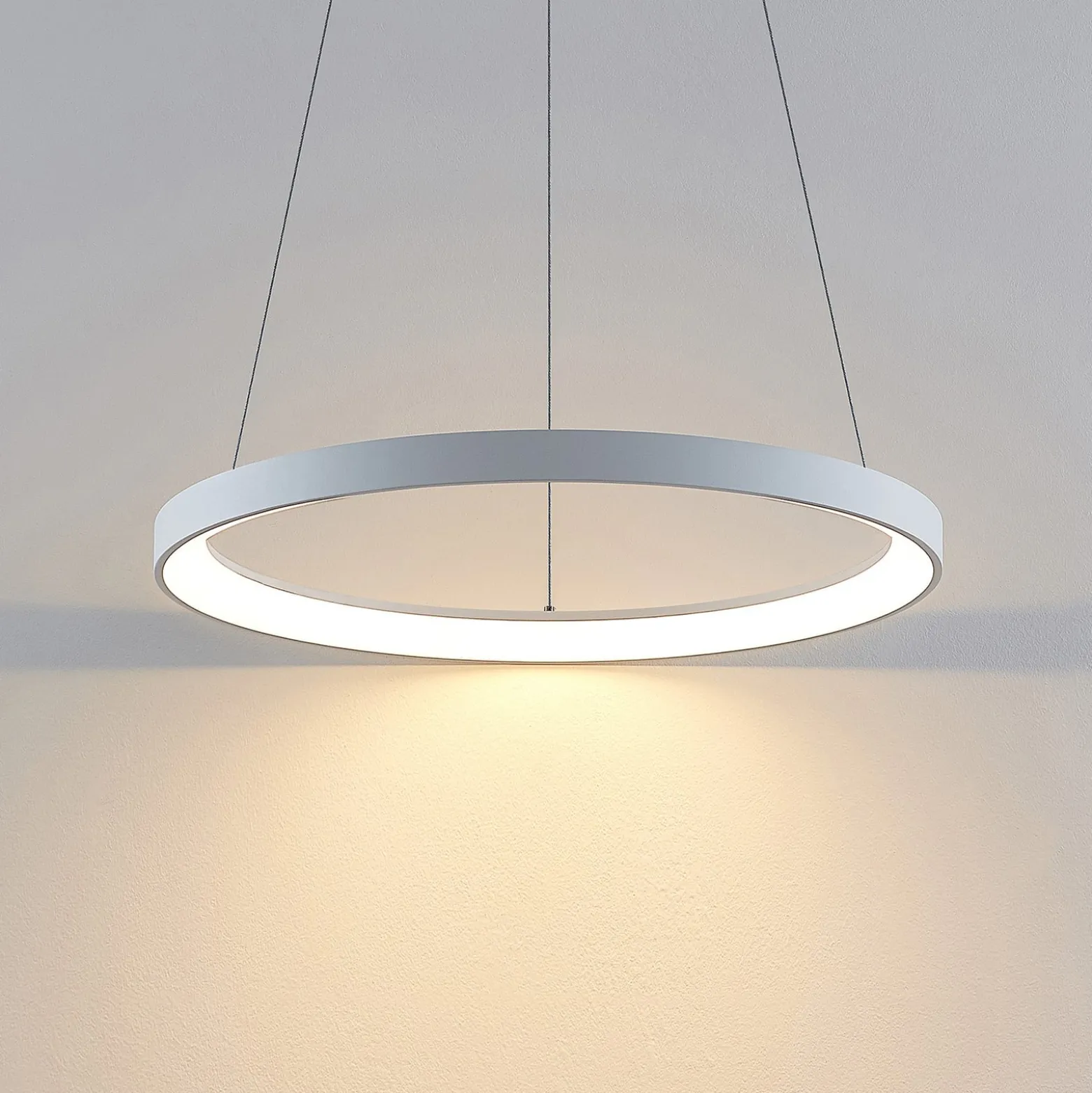 Arcchio LED-Hängeleuchte Vivy, Ø 58 cm, weiß, Metall