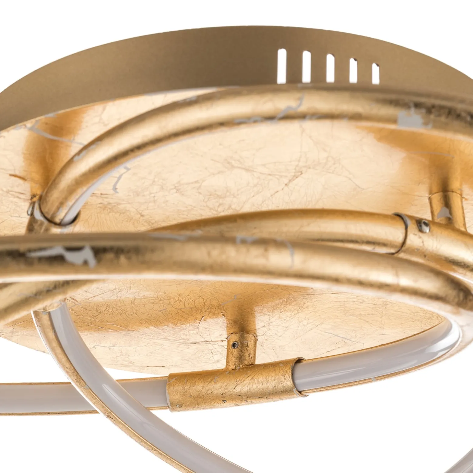 Barna - eine golden gestaltete LED-Deckenlampe