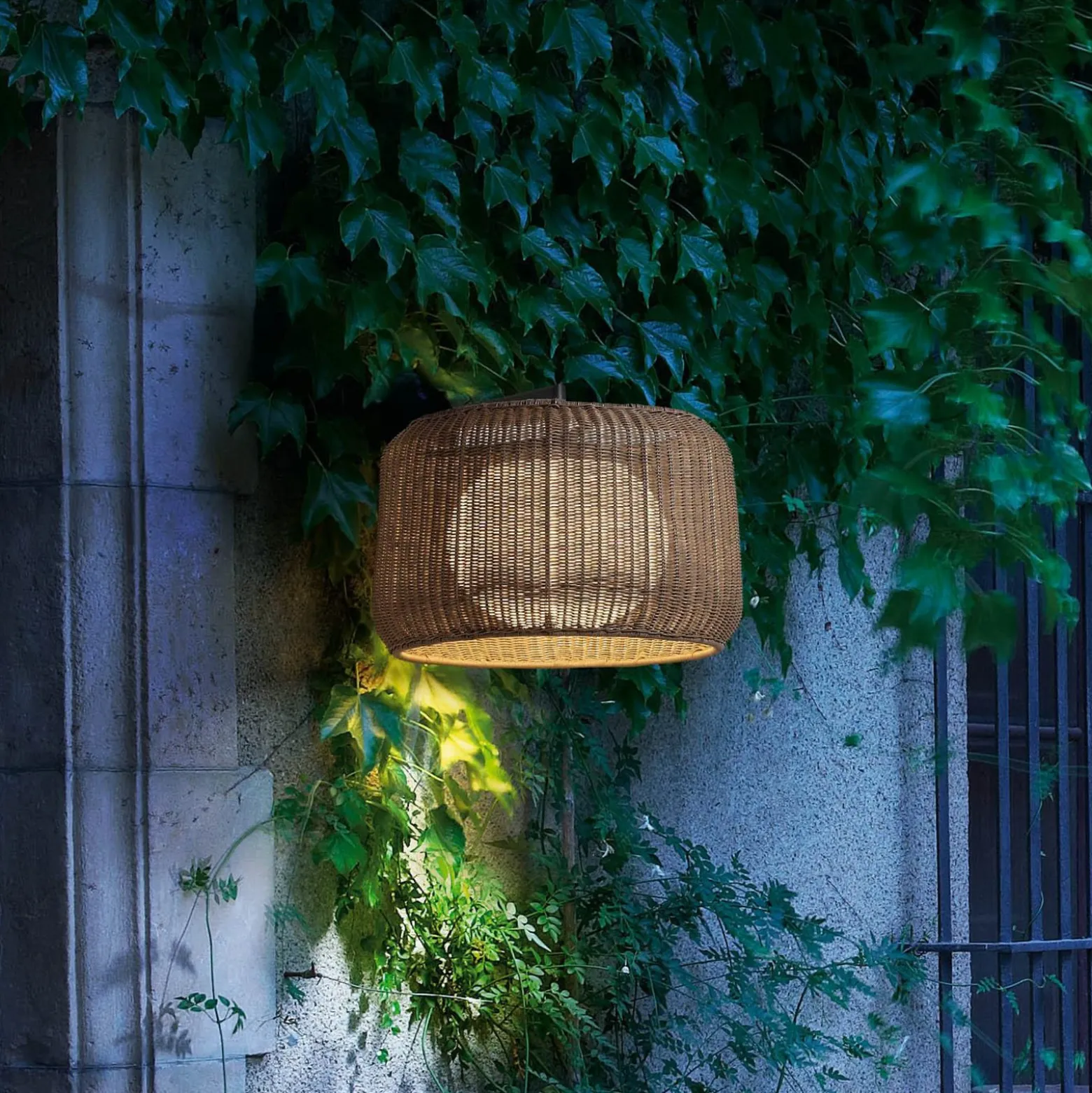 Bover Außenwandlampe Fora A, grafitbraun/braun, Ø 50 cm, E27