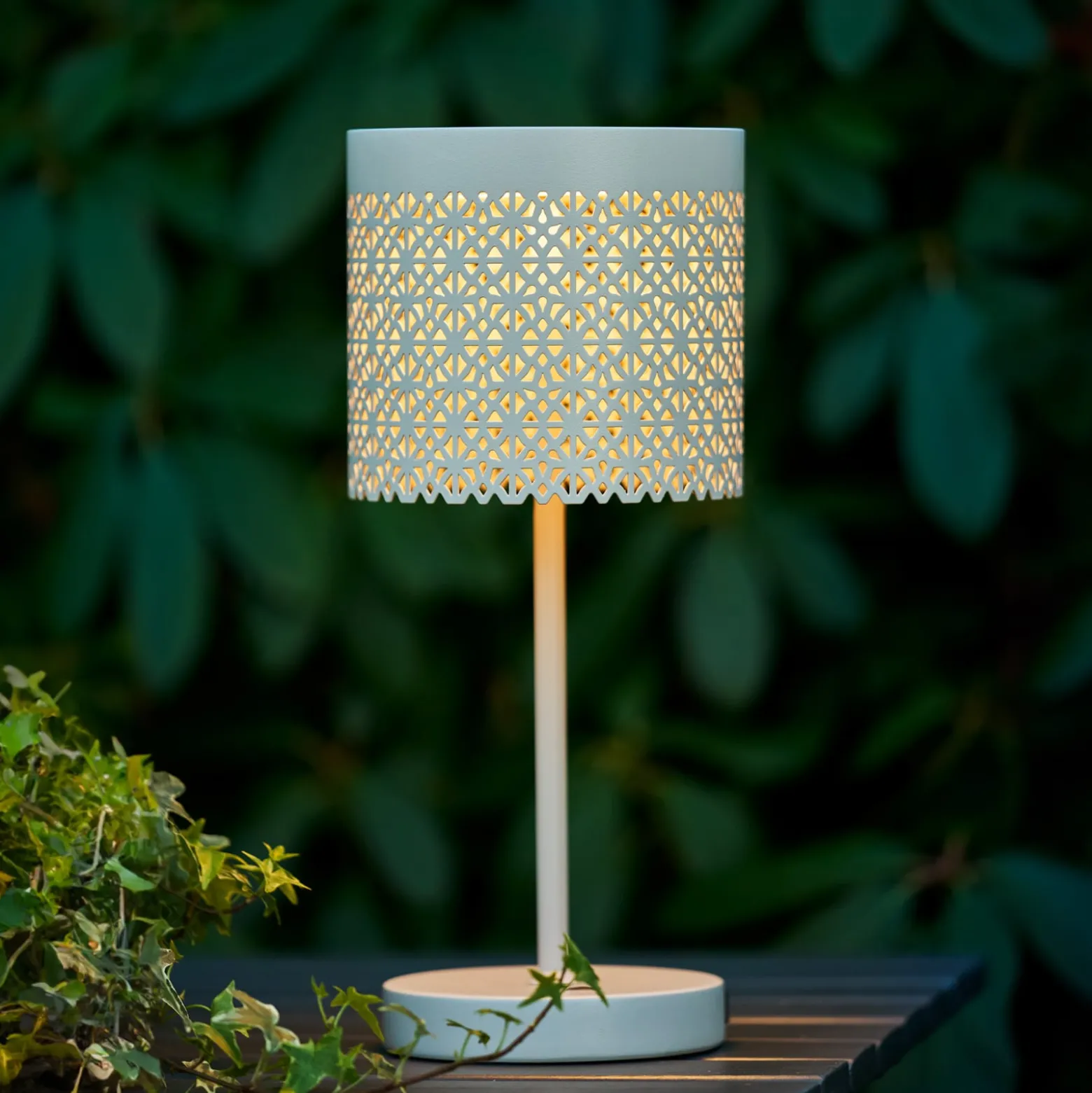 By Rydéns Maison LED-Akku-Tischlampe IP44 sandweiß