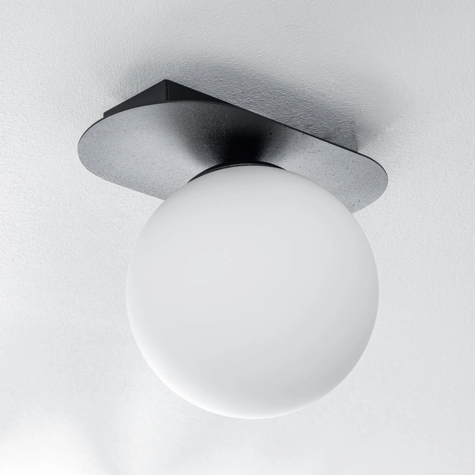 Deckenlampe Plaza, schwarz/opal, einflammig