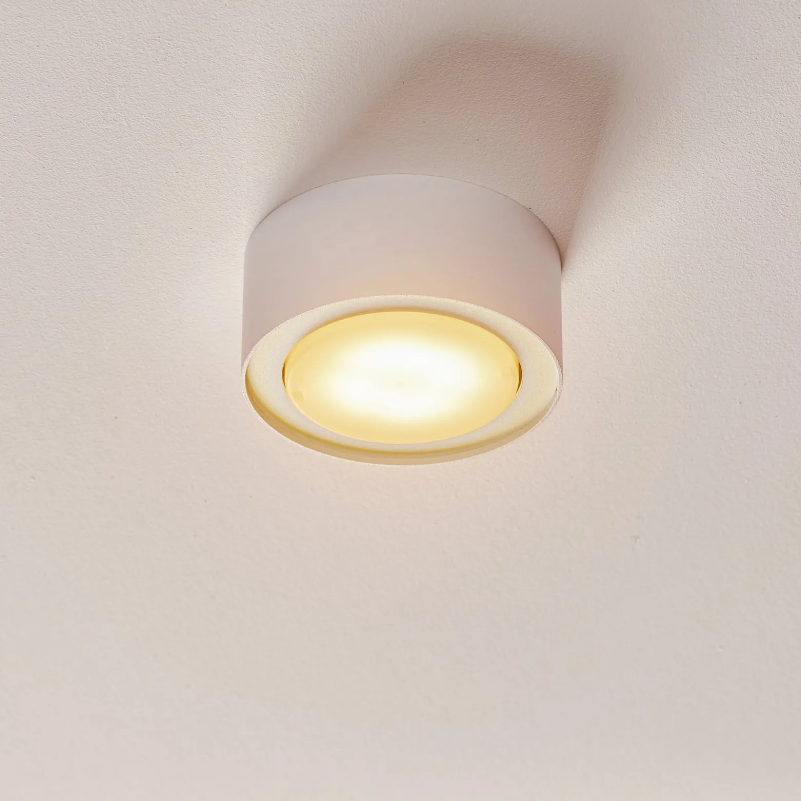 Deckenspot Flea aus Stahl, weiß