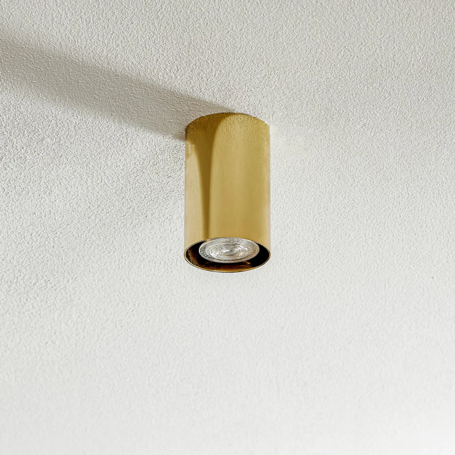 Deckenspot Tesa, messing, Höhe 11 cm