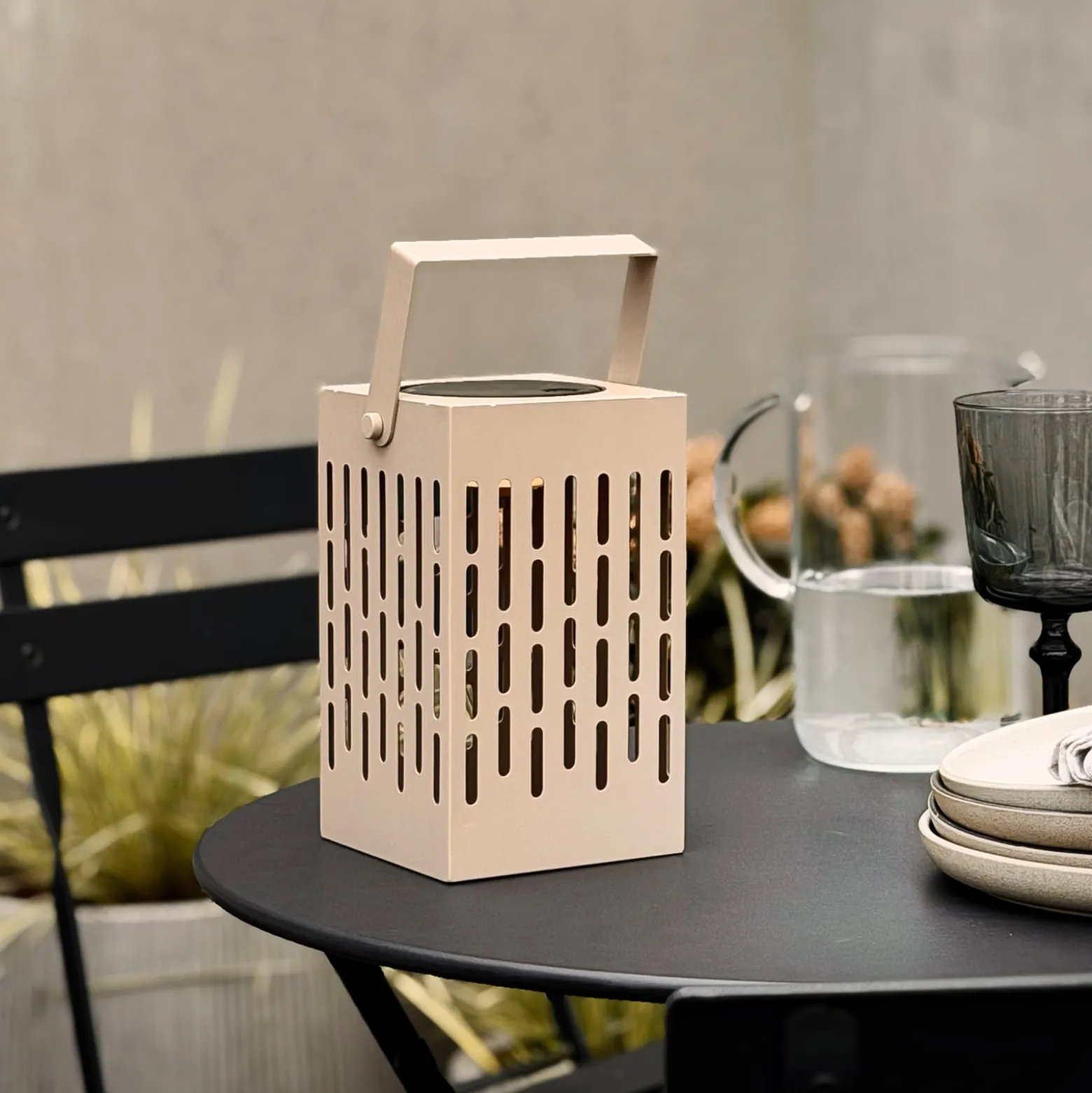 Dyberg Larsen LED-Solar-Laterne Luma, beige, 20 cm, IP44