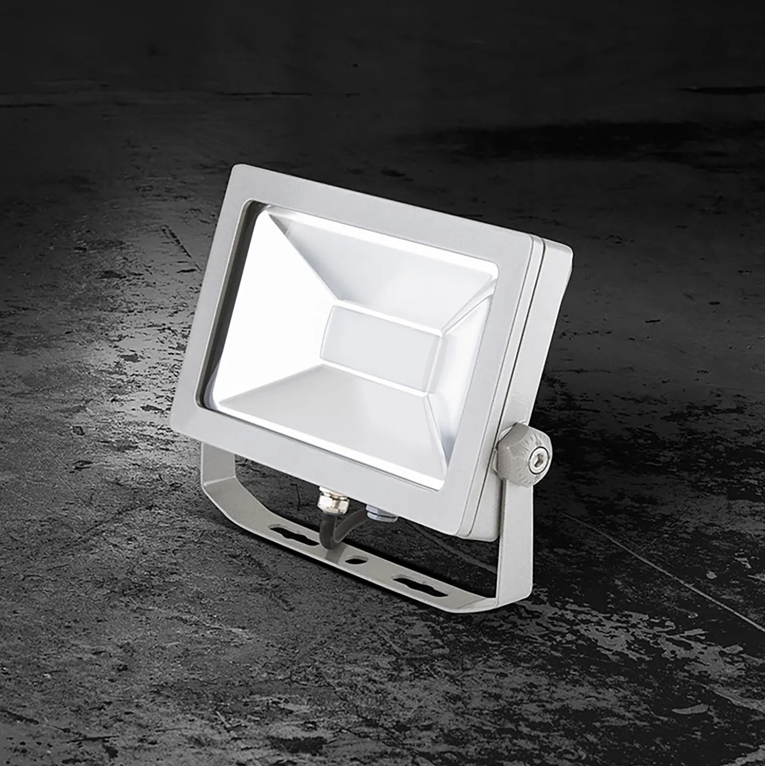 EVN LFA Außenstrahler silber Stecker 3.000K 30W