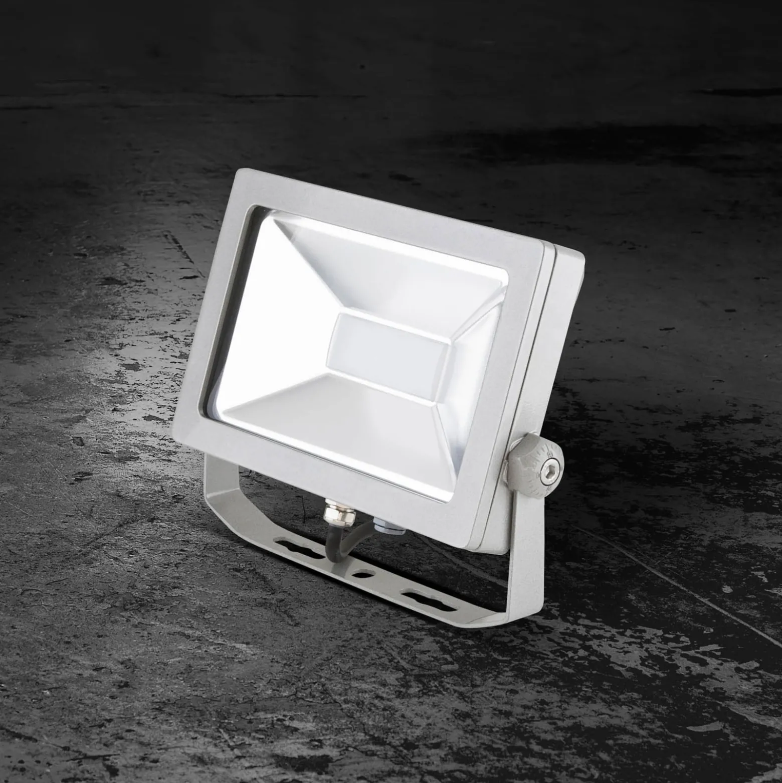 EVN LFA Außenstrahler silber Stecker 3.000K 30W