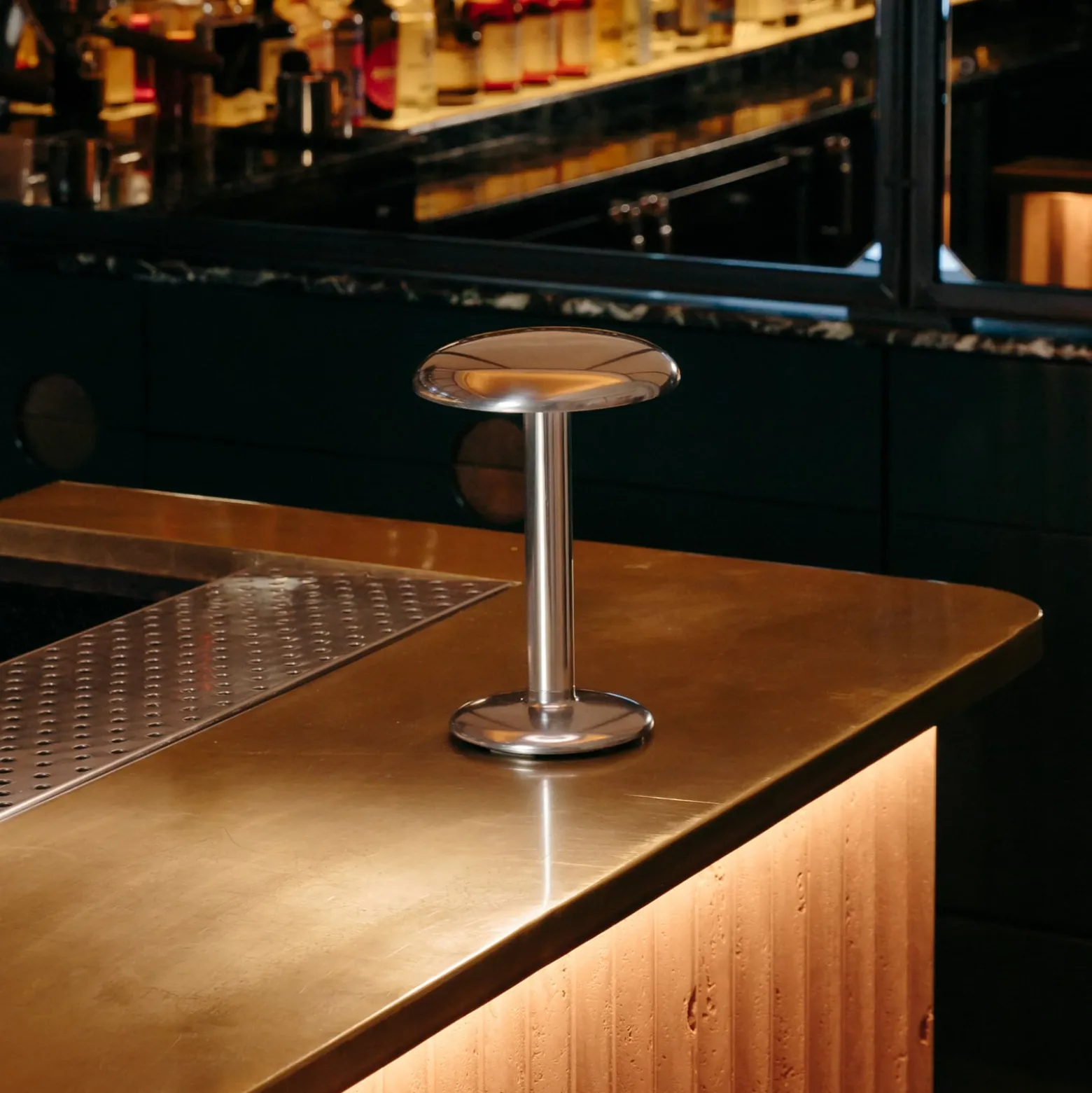 FLOS Gustave LED-Tischleuchte, Akku 927 silber