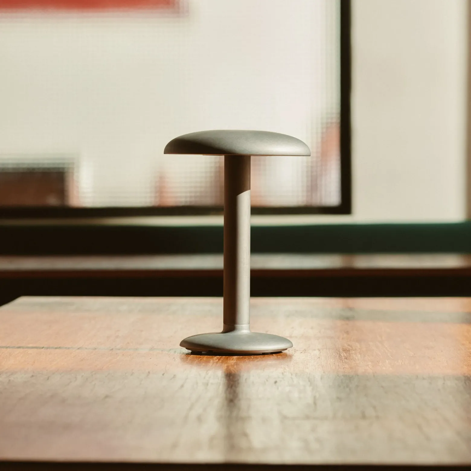 FLOS Gustave LED-Tischleuchte, Akku 927 aluminium