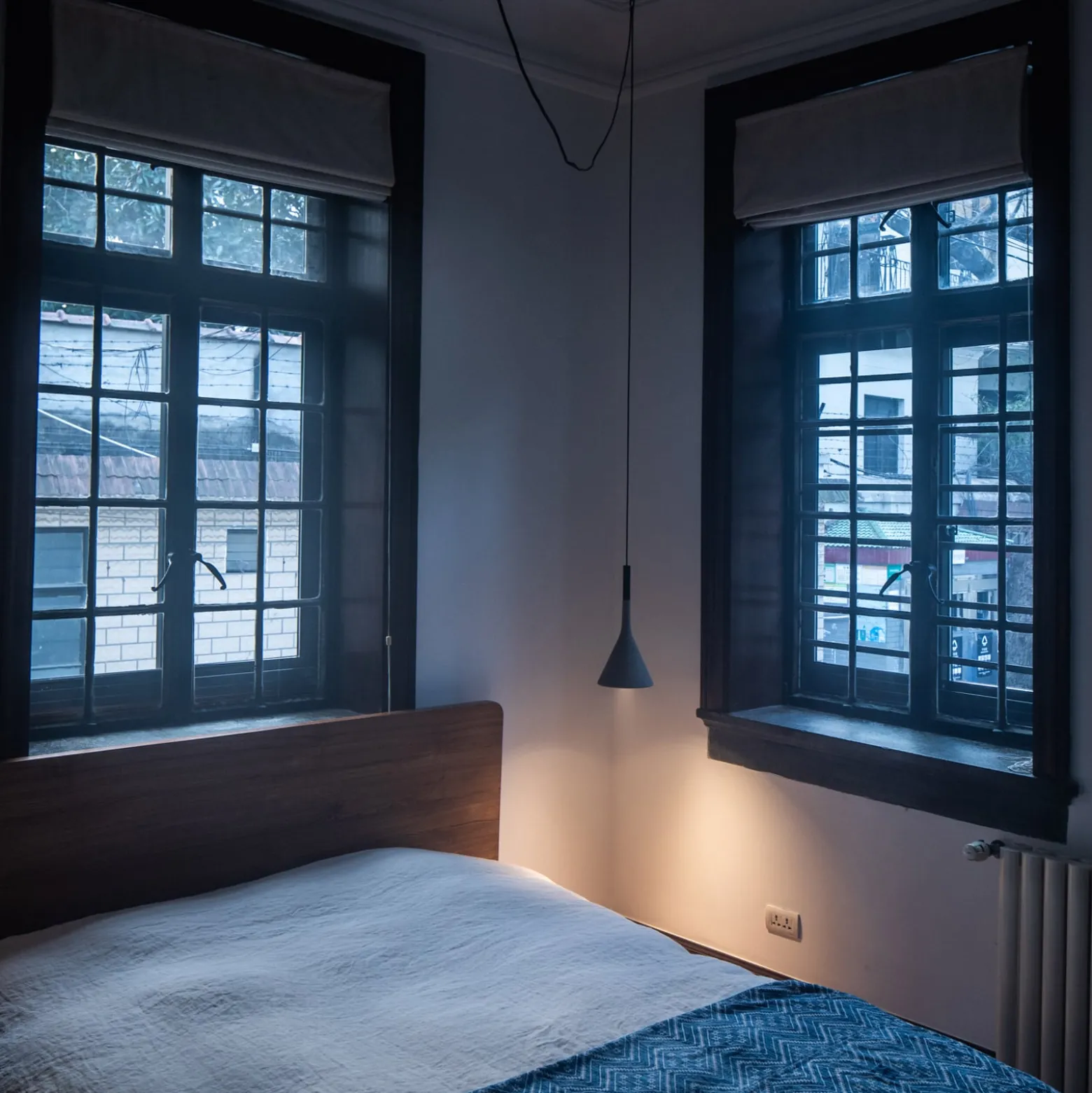 Foscarini Aplomb Mini Hängeleuchte aus Beton braun
