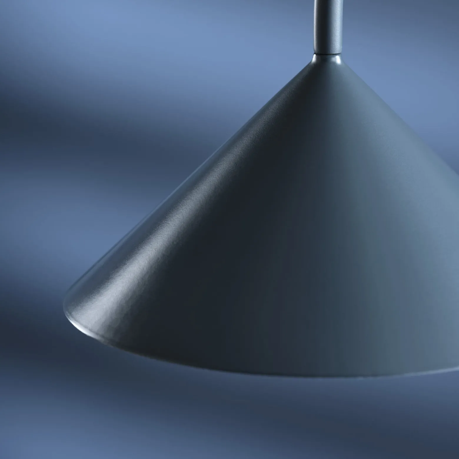 FRANDSEN LED-Akku-Stehlampe Grasp, petrol, 72 cm, Metall