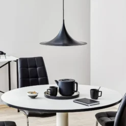 GUBI Hängeleuchte Semi, Ø 47 cm, schwarz
