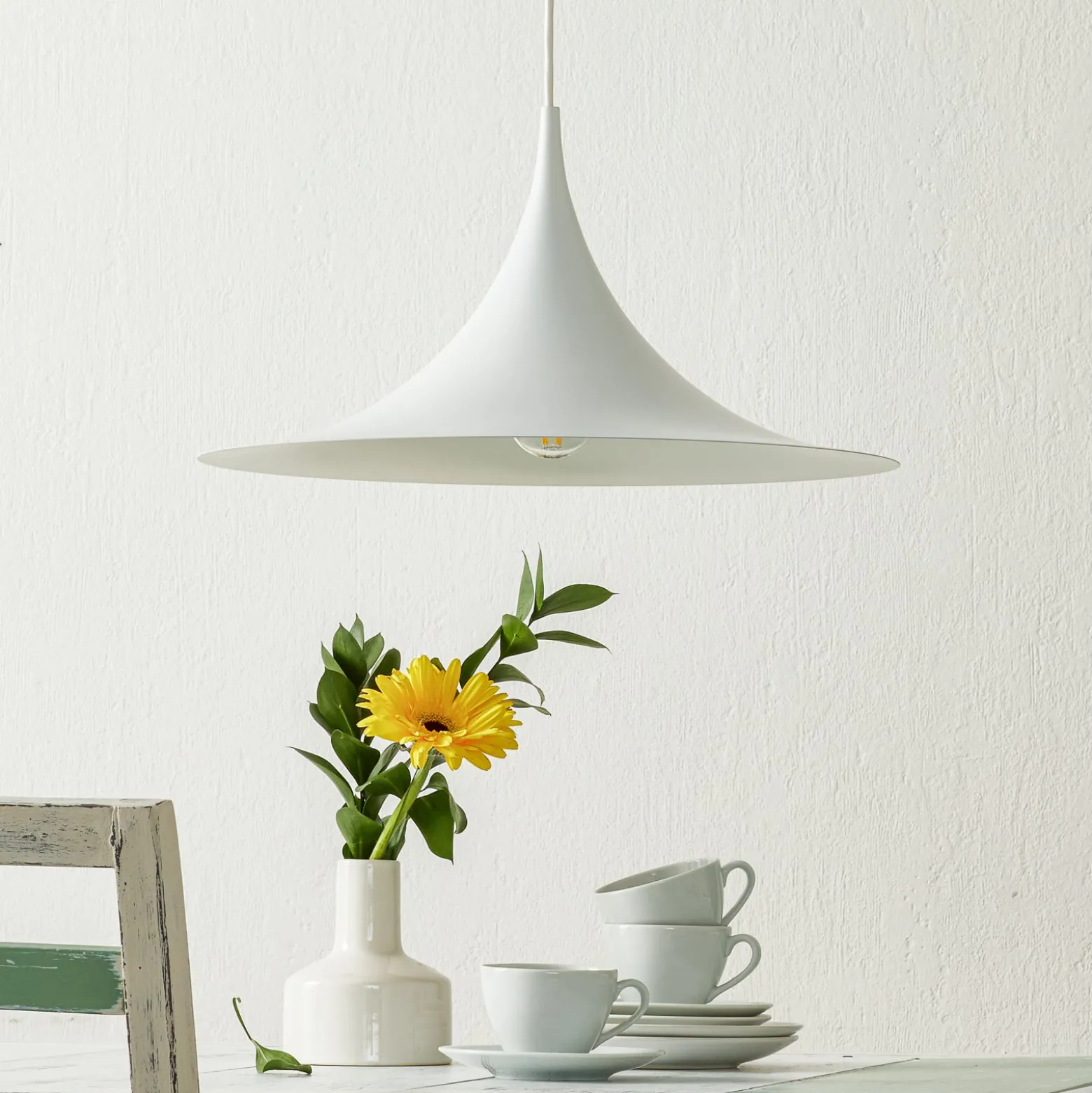 GUBI Hängeleuchte Semi, Ø 47 cm, weiß