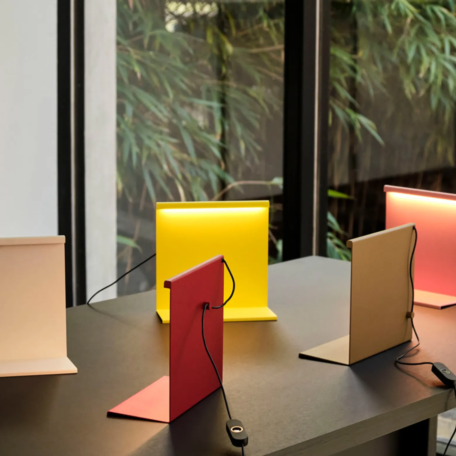 HAY LBM LED-Tischleuchte mit Dimmer, titaniumgelb
