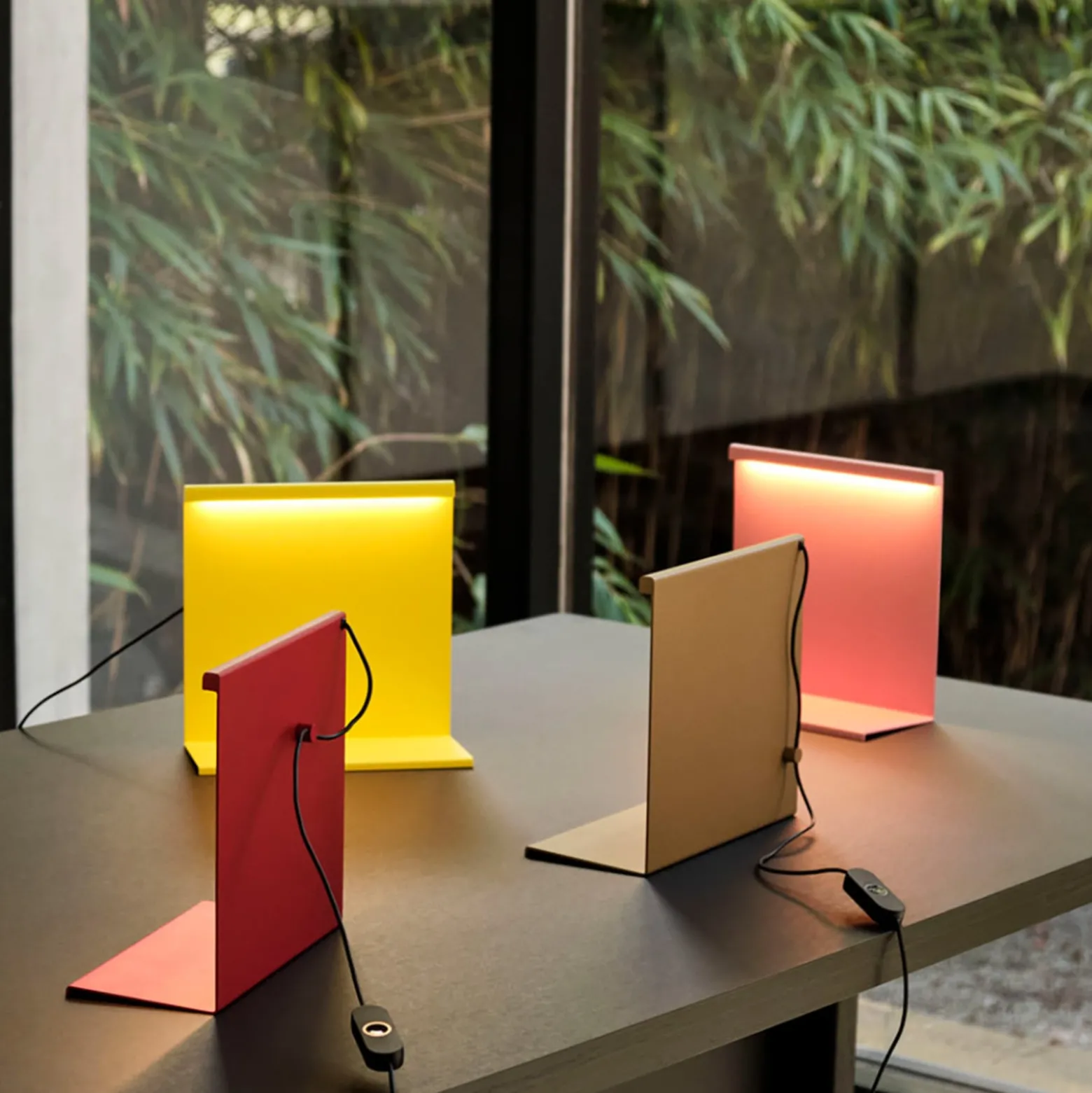HAY LBM LED-Tischleuchte mit Dimmer, luis pink