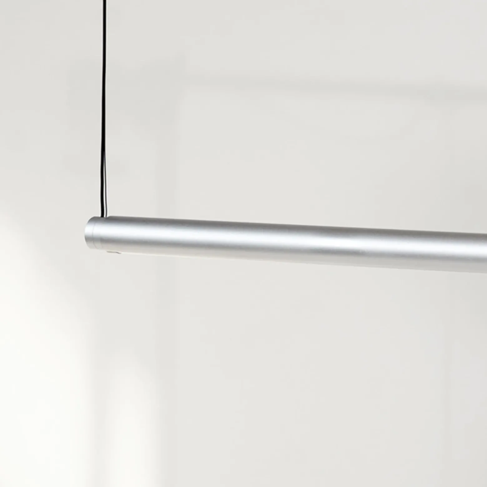HAY LED-Hängelampe Factor Linear 1500, alu, drehbar