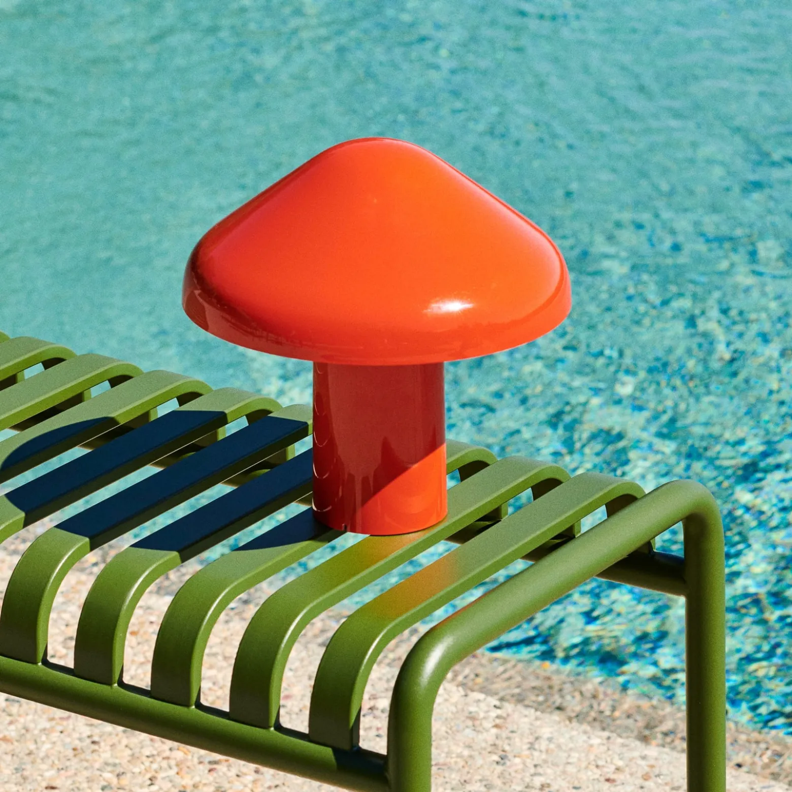 HAY Pao Portable LED-Tischleuchte mit Akku rot