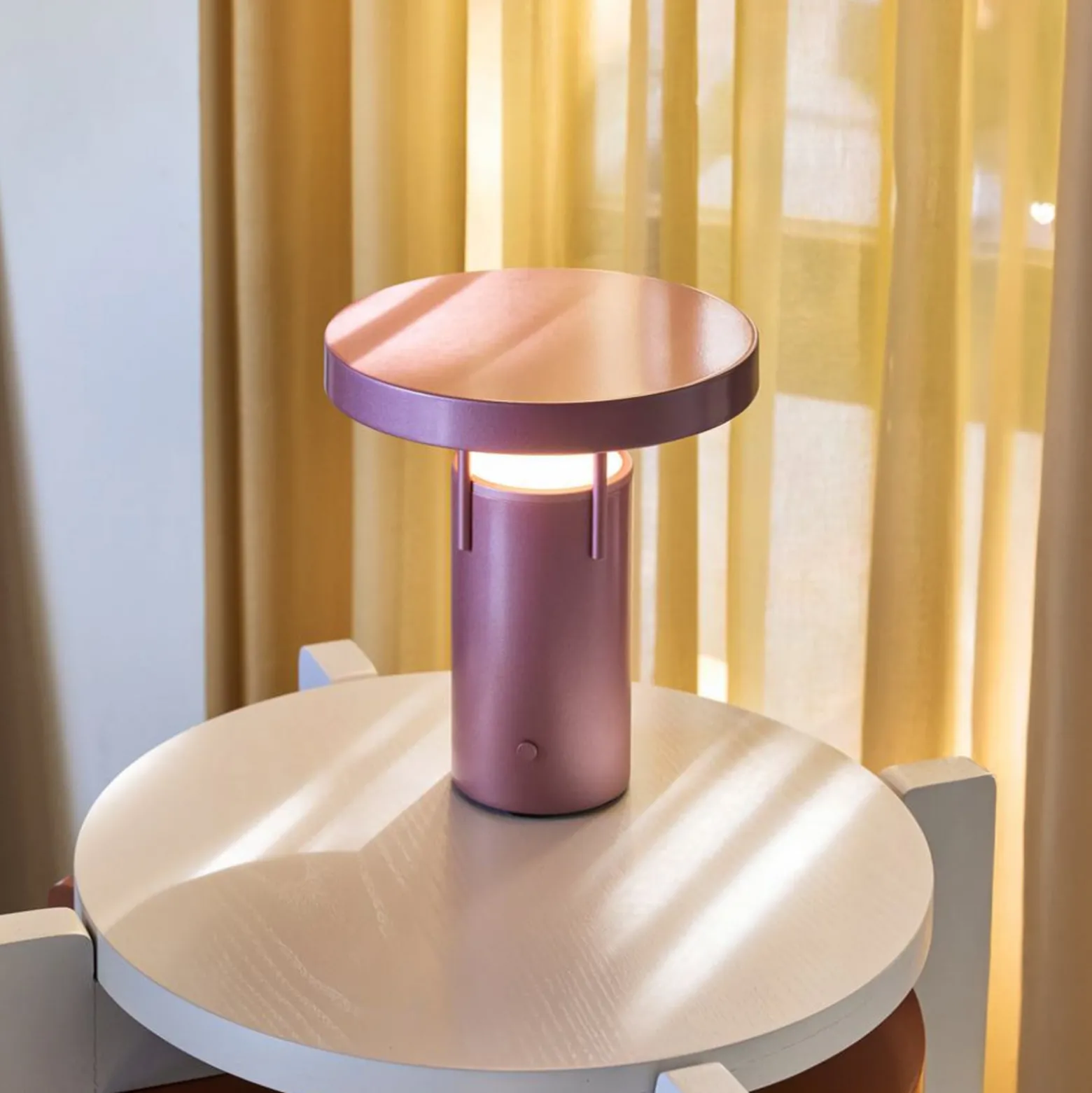 HÜBSCH LED-Akku-Tischlampe BringMe Mini, pink metallic, 20cm