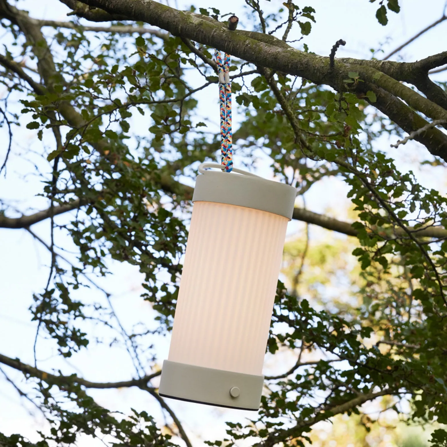 HÜBSCH LED-Akku-Tischleuchte Camp, sand, Glas, Eisen, IP44