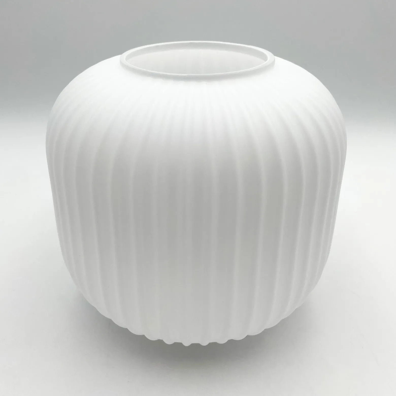 Hängelampe Harmony, Länge 110 cm, Opalglas Eichenholz 3-flg.
