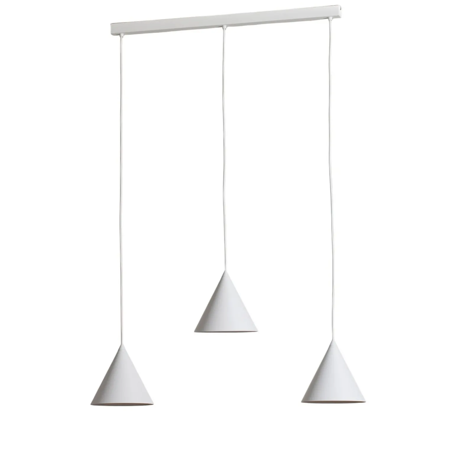 Hängeleuchte Cono, dreiflammig, linear, Länge 75 cm, weiß