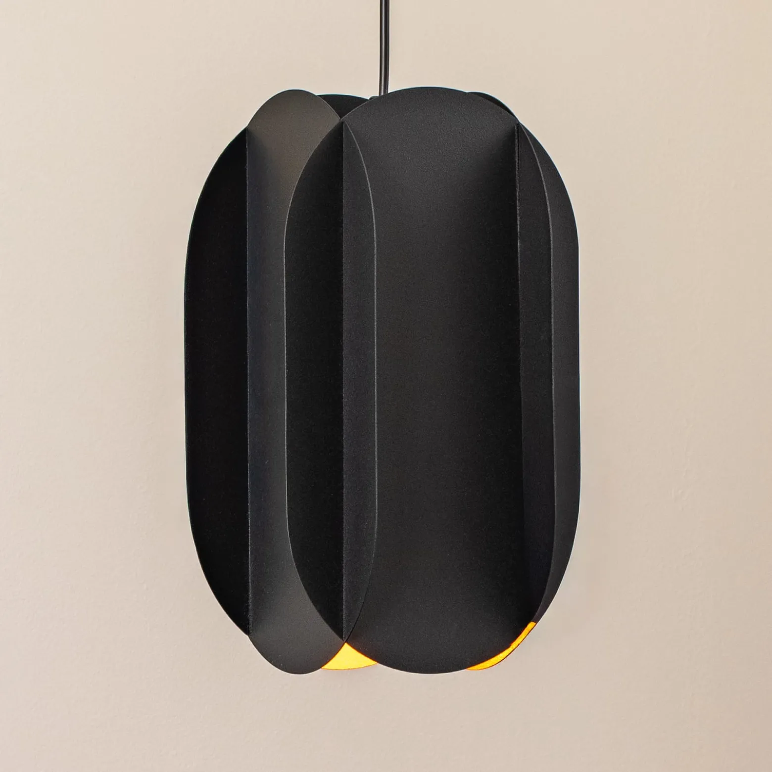 Hängeleuchte Corner, schwarz, Höhe 35 cm, Metall, E27
