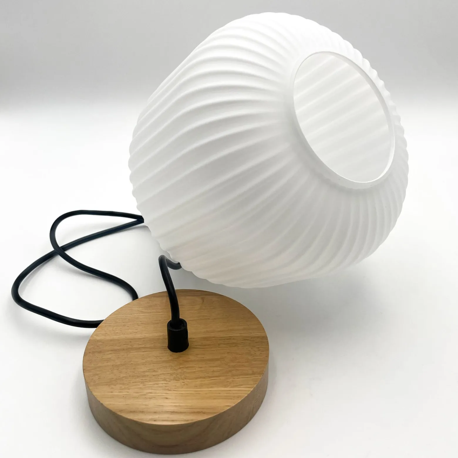 Hängeleuchte Harmony, Ø 20 cm, Opalglas, Eichenholz, E27