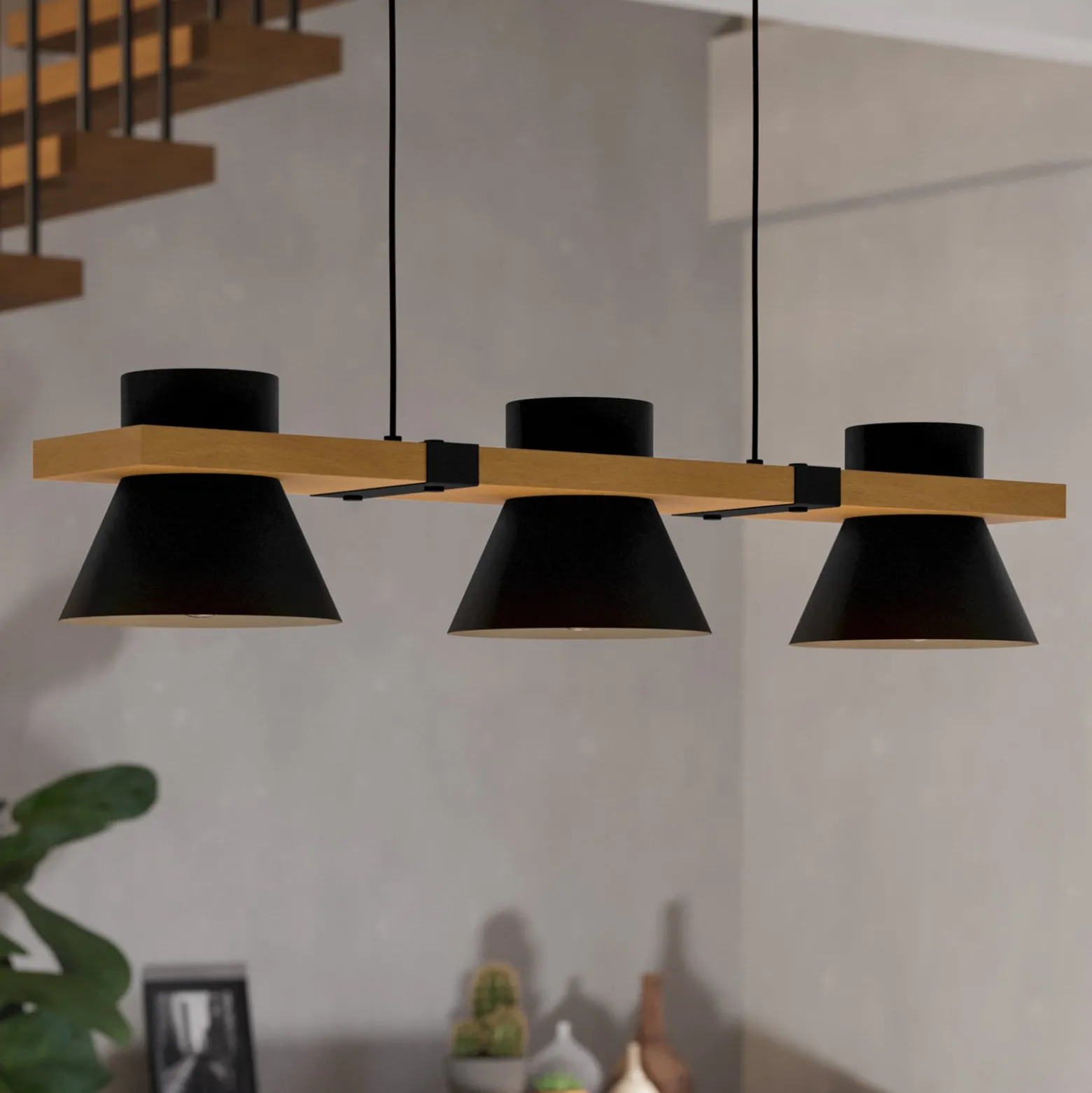 Hängeleuchte Maccles in Schwarz mit Holz, 3-fl.