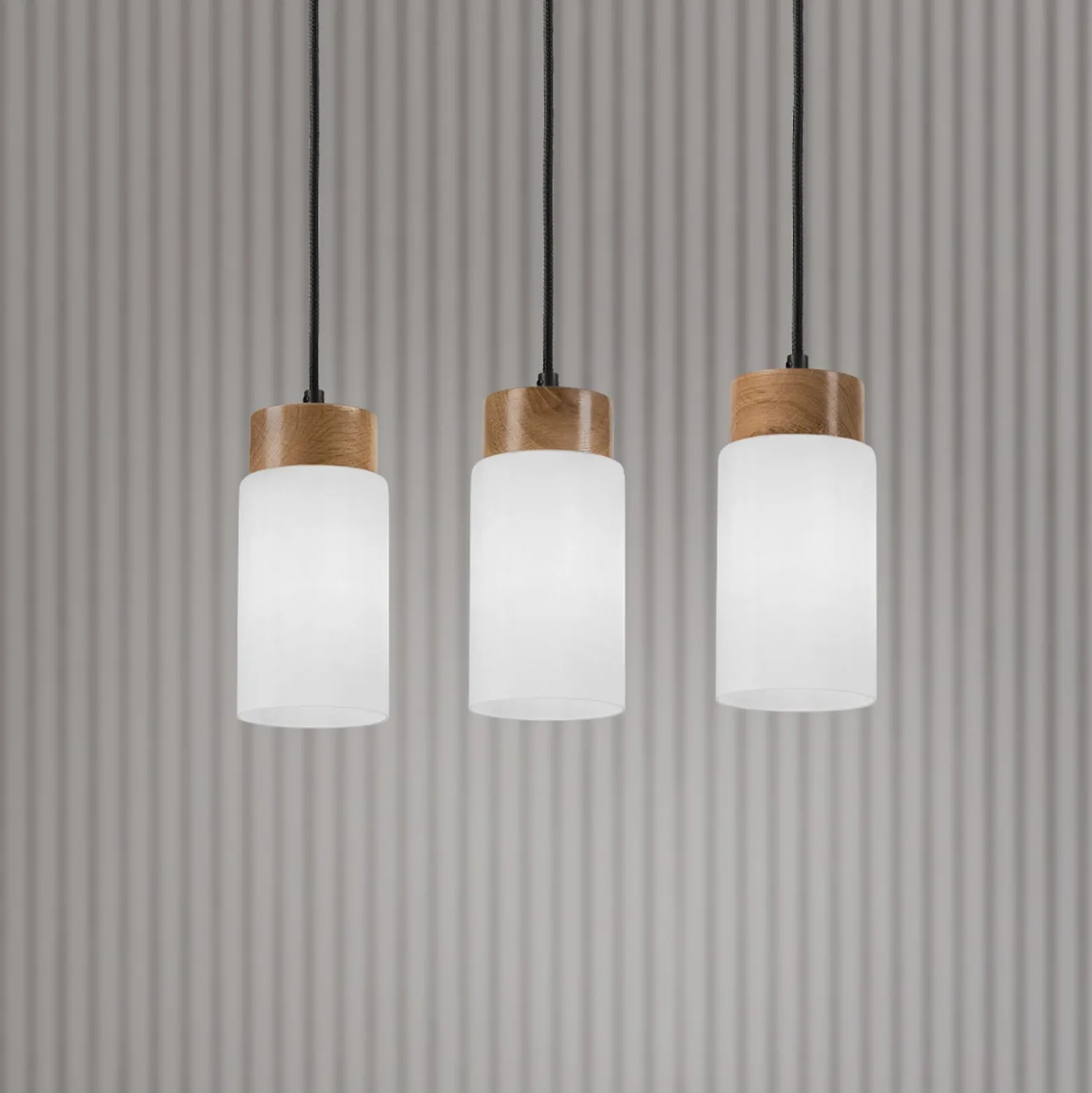 Hängeleuchte Markus, Opalglas/Eichenholz, Länge 60 cm 3-flg.