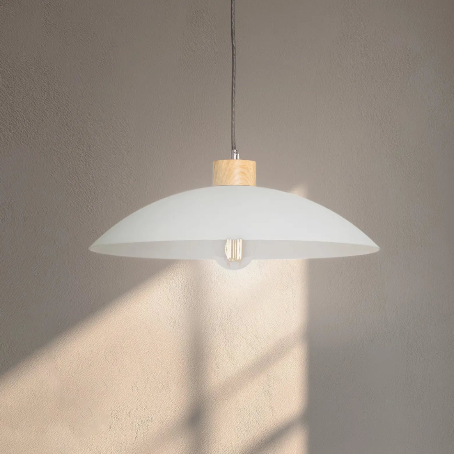 Hängeleuchte OHANA, Opalglas, Eichenholz, Ø 40 cm, E27