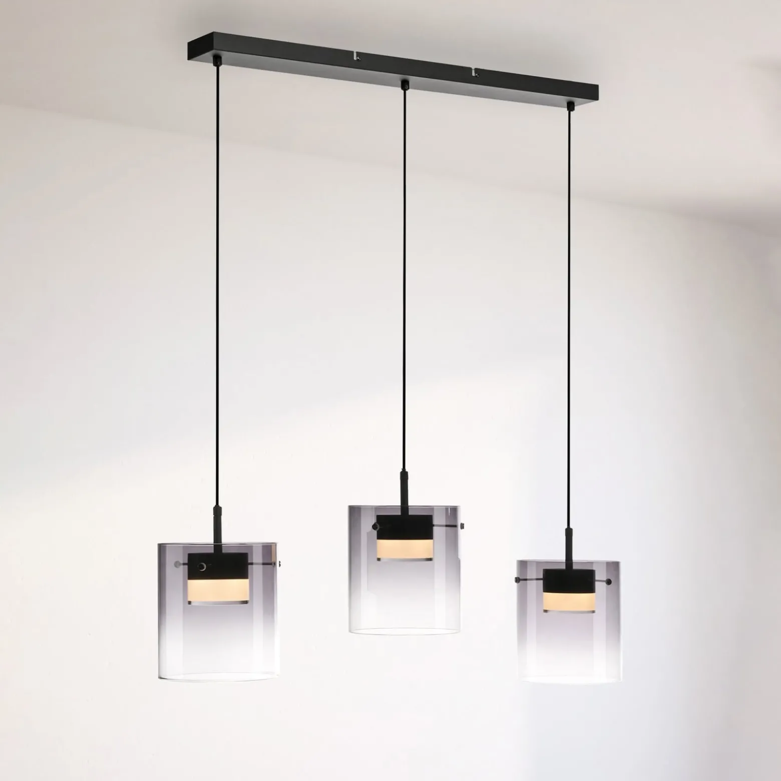 JUST LIGHT. LED-Hängeleuchte Elio, Rauchglas, 3-fl., schwarz