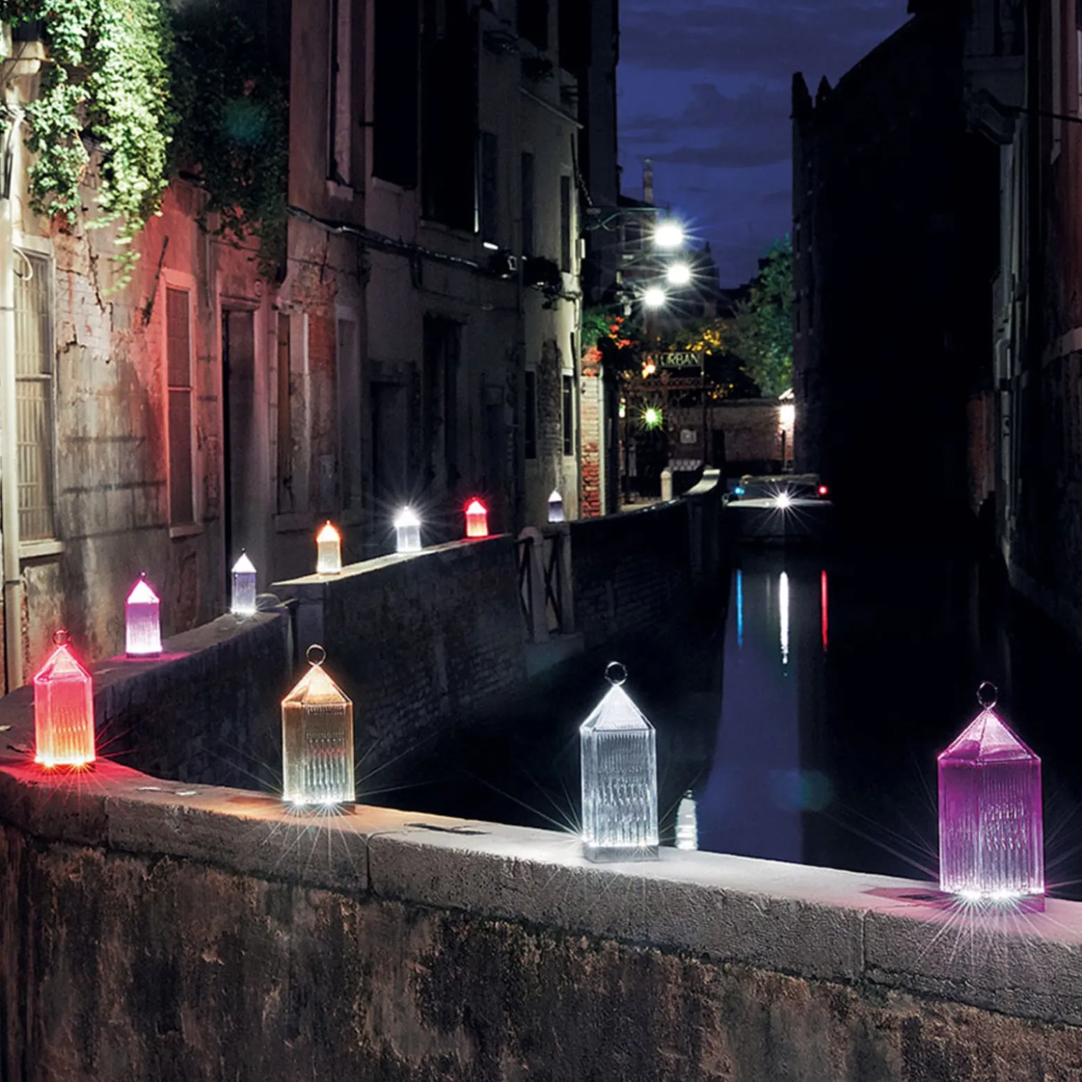 Kartell Lantern LED-Tischleuchte, rauchgrau IP54