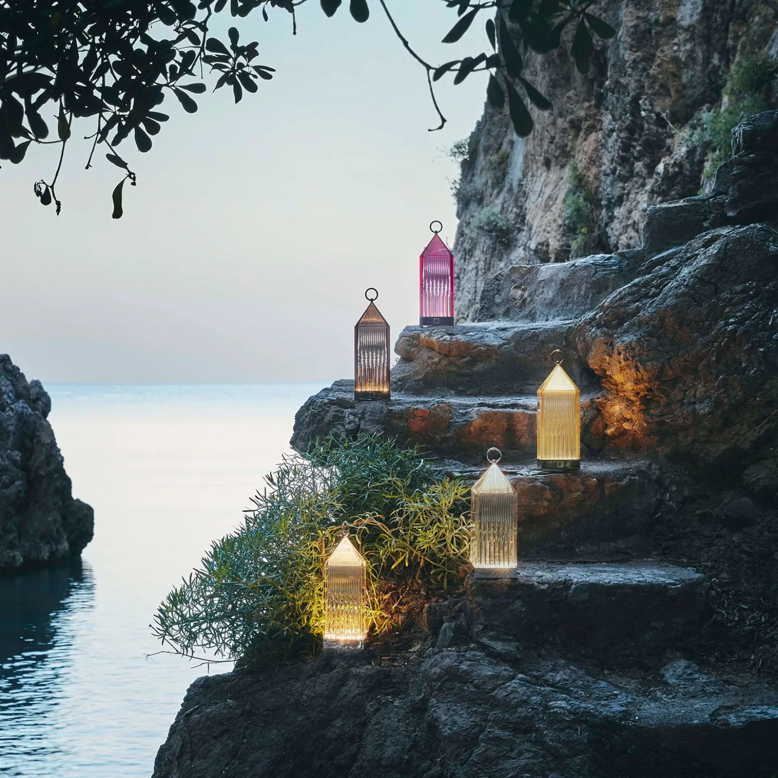 Kartell Lantern LED-Tischleuchte, rauchgrau IP54