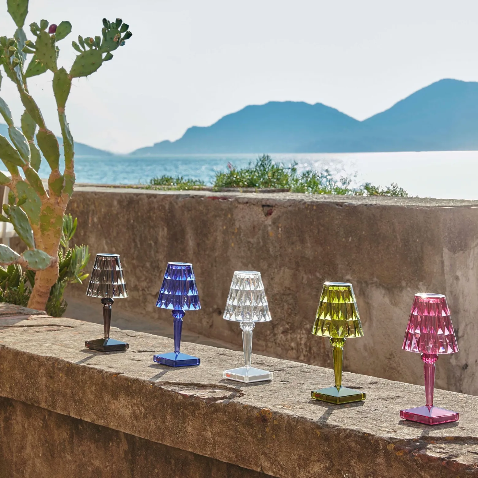 Kartell LED-Akku-Tischlampe Battery, 26cm, transparent, IP54