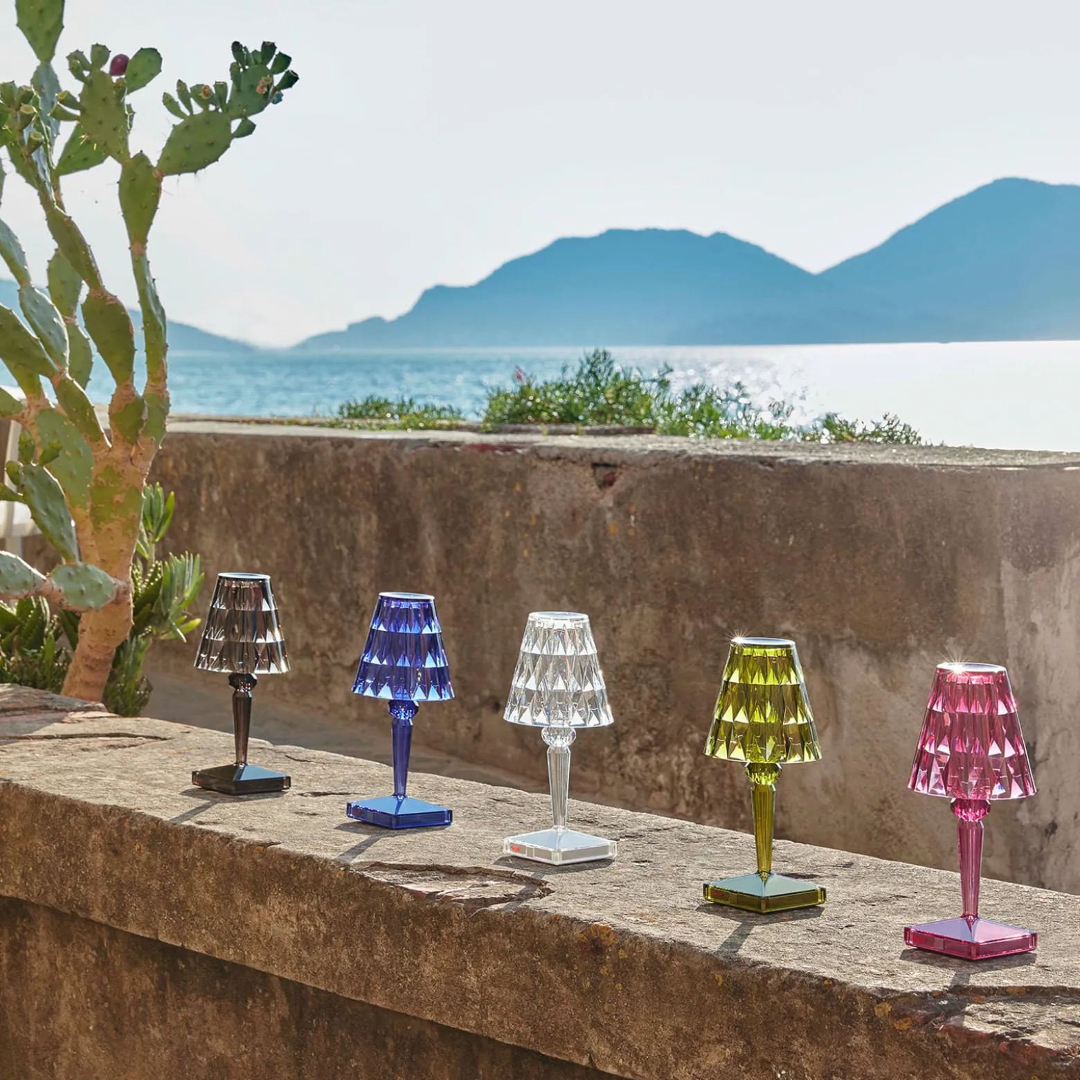 Kartell LED-Akku-Tischlampe Battery, 26 cm, grün, IP54