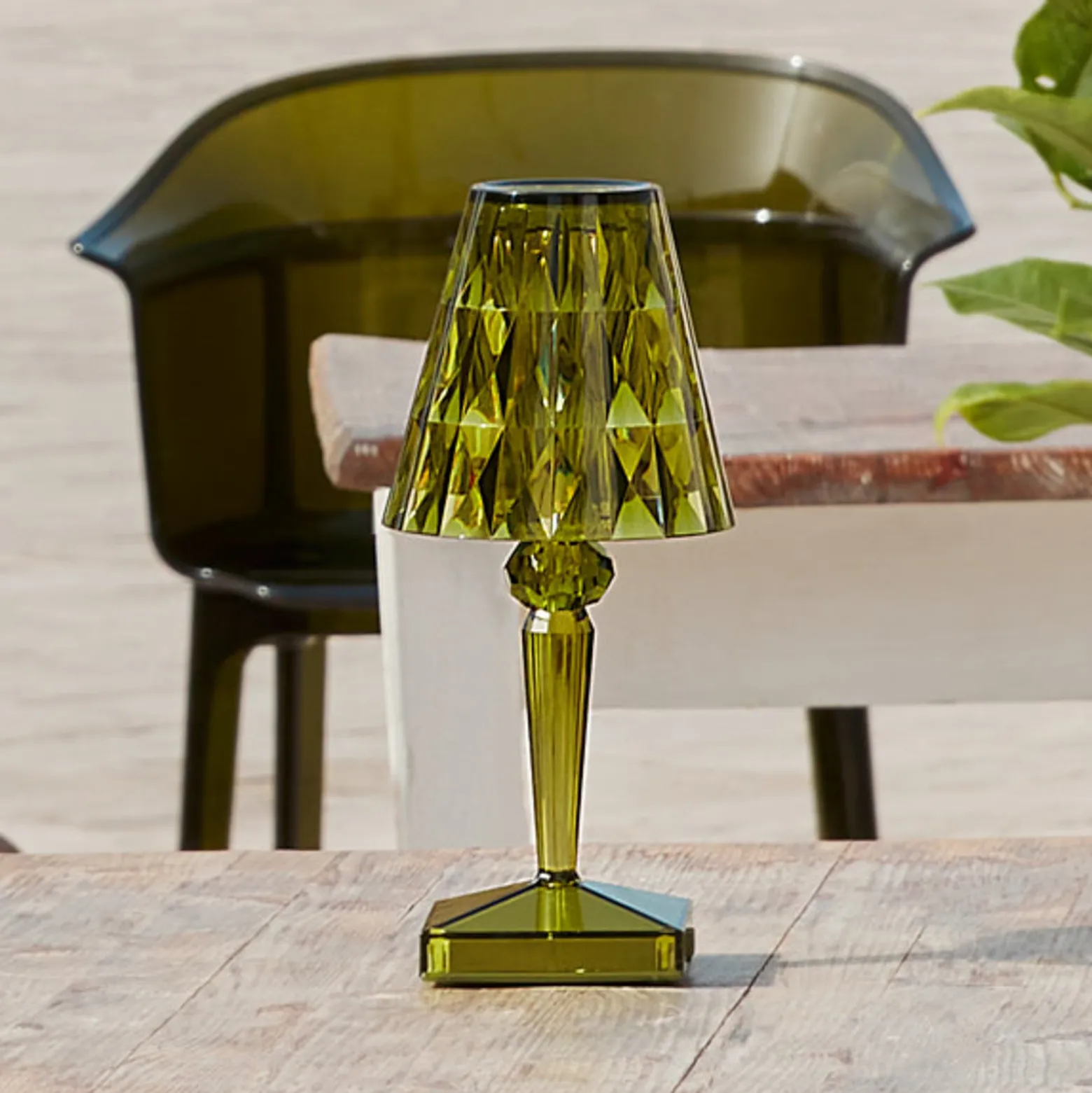 Kartell LED-Akku-Tischlampe Battery, 26 cm, grün, IP54