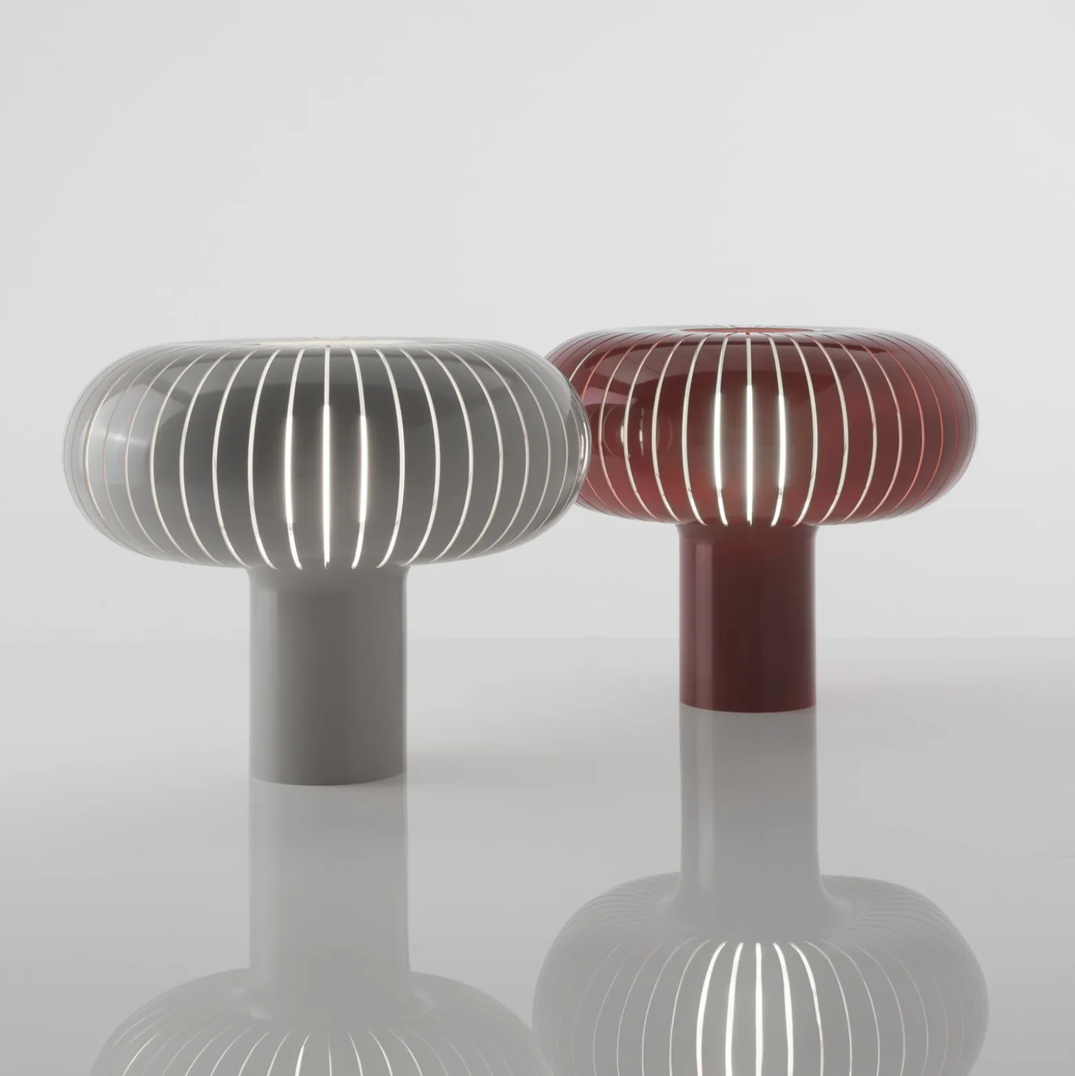 Kartell Tischleuchte Teresa, burgunderrot, Ø 50 cm, PMMA