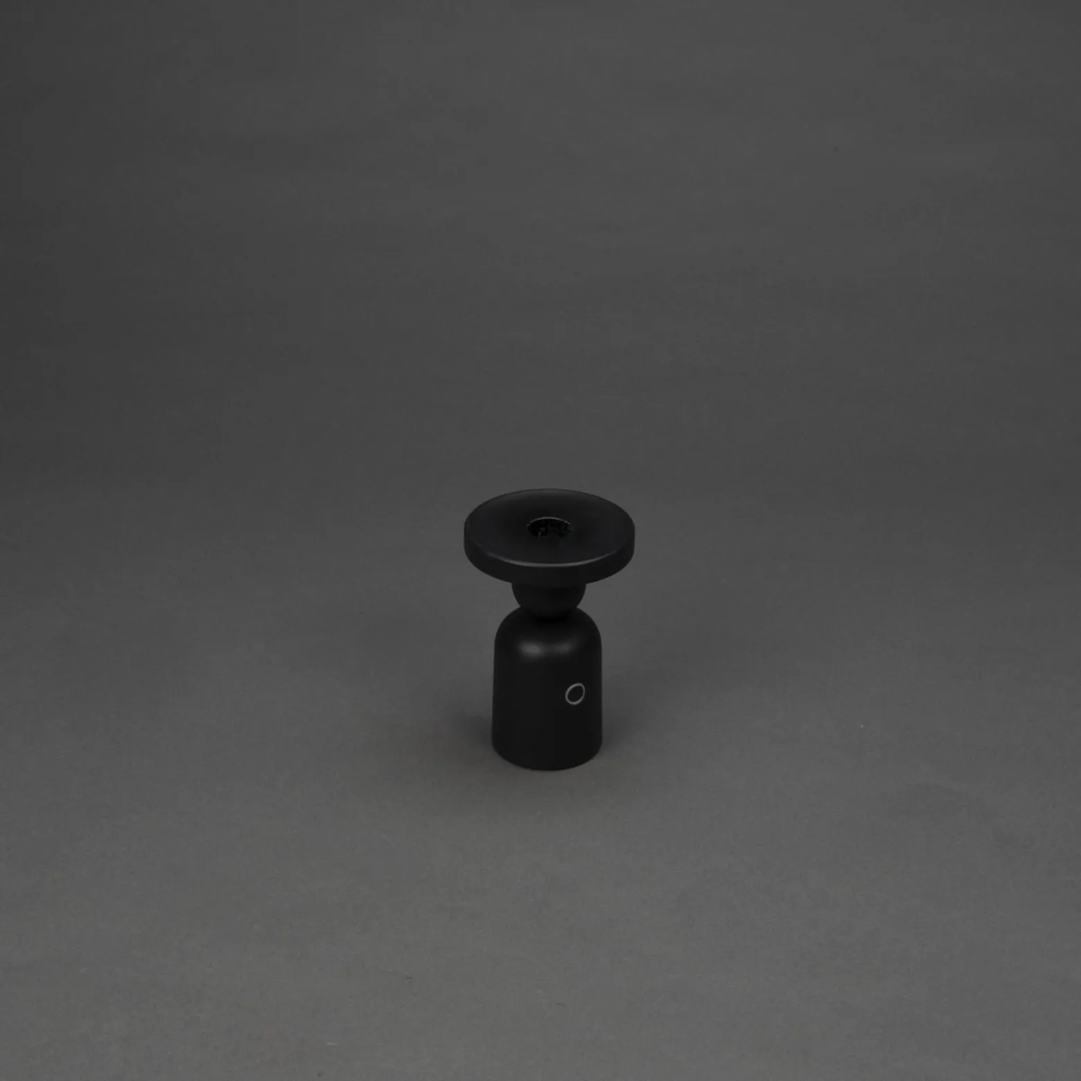 LED-Akku-Tischlampe Nantes, schwarz, Alu, IP54, Dimmer, CCT