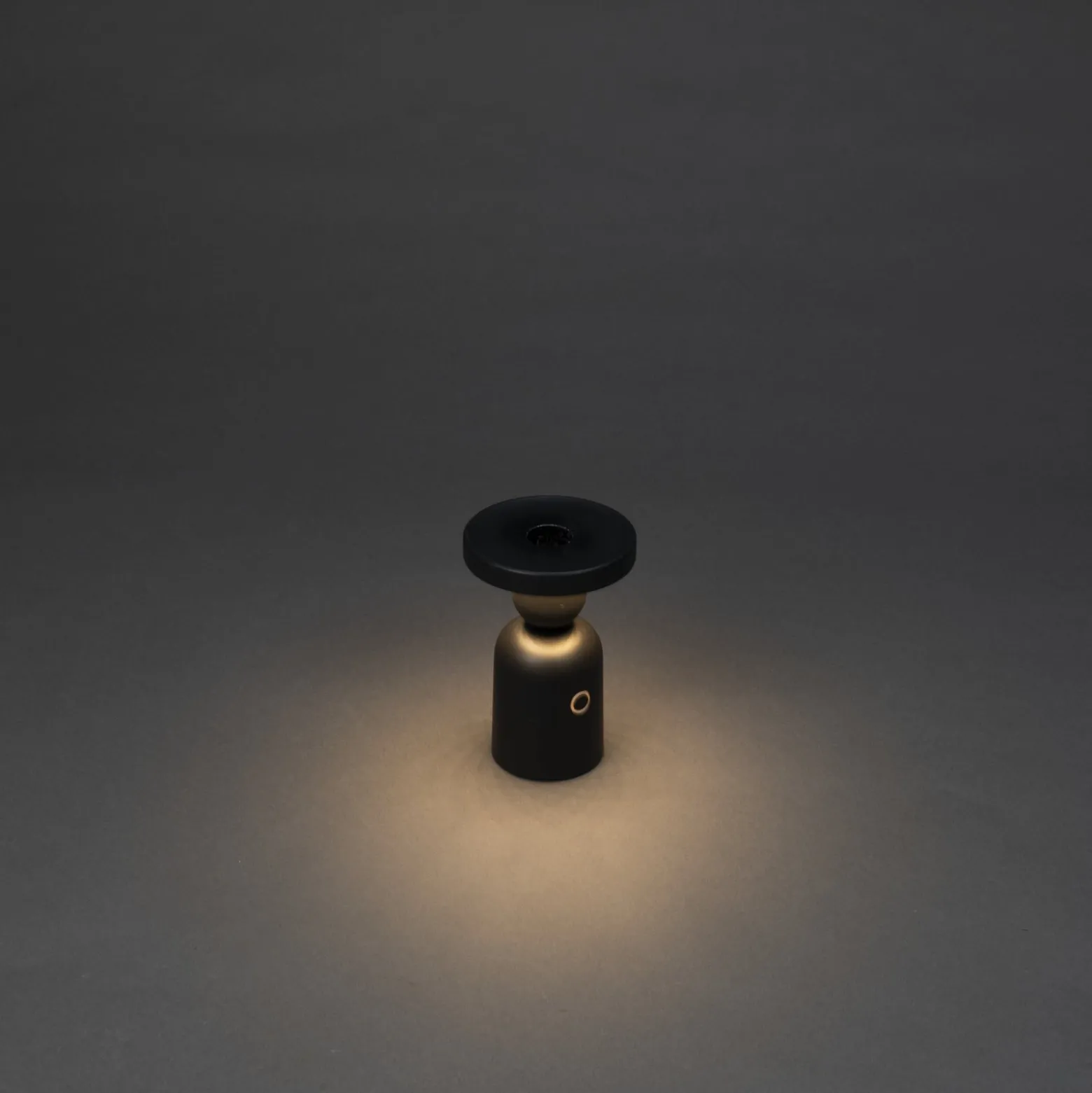 LED-Akku-Tischlampe Nantes, schwarz, Alu, IP54, Dimmer, CCT