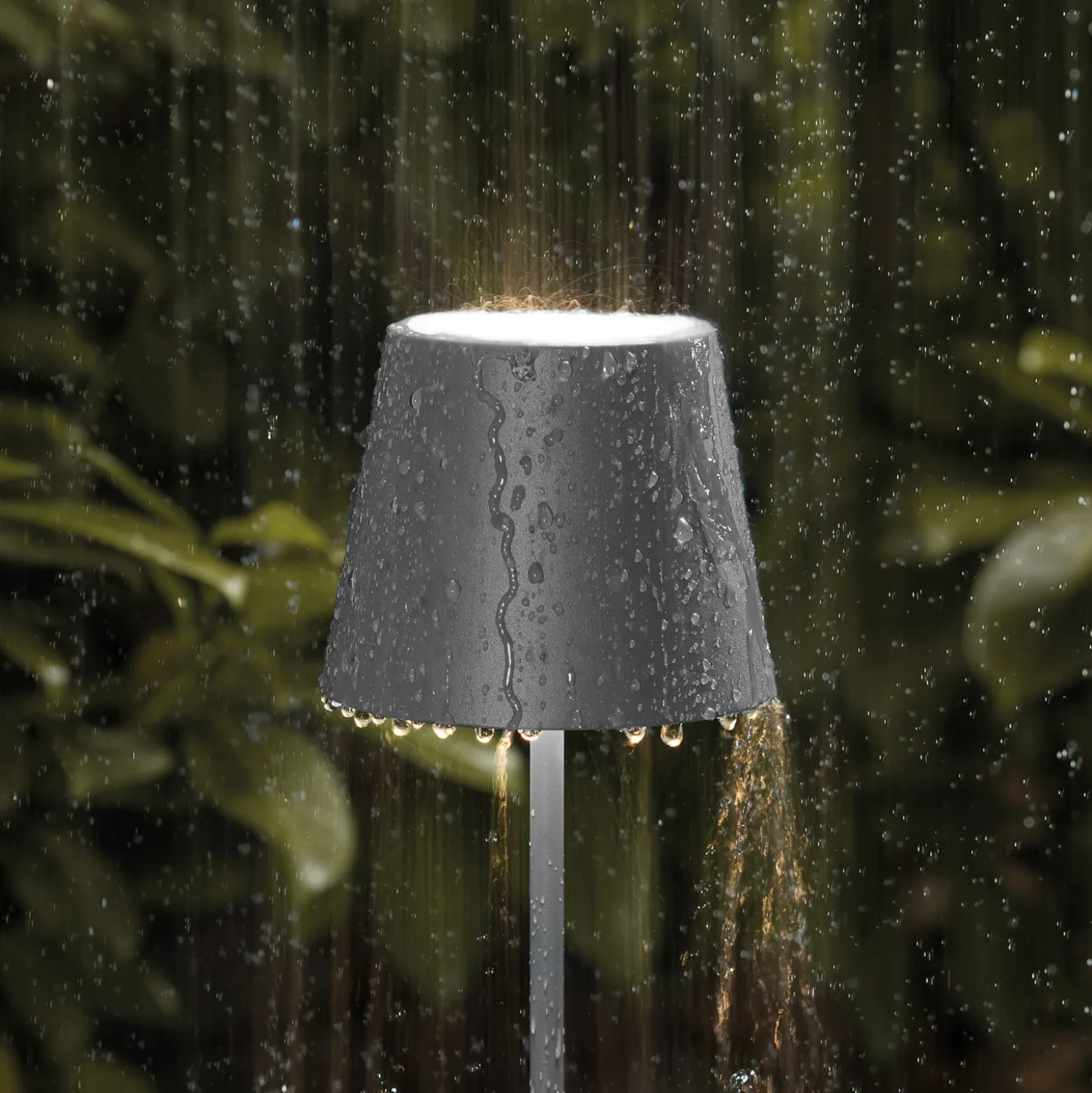 LED-Akkutischlampe Nuindie, USB-C, graphit, IP54, dimmbar