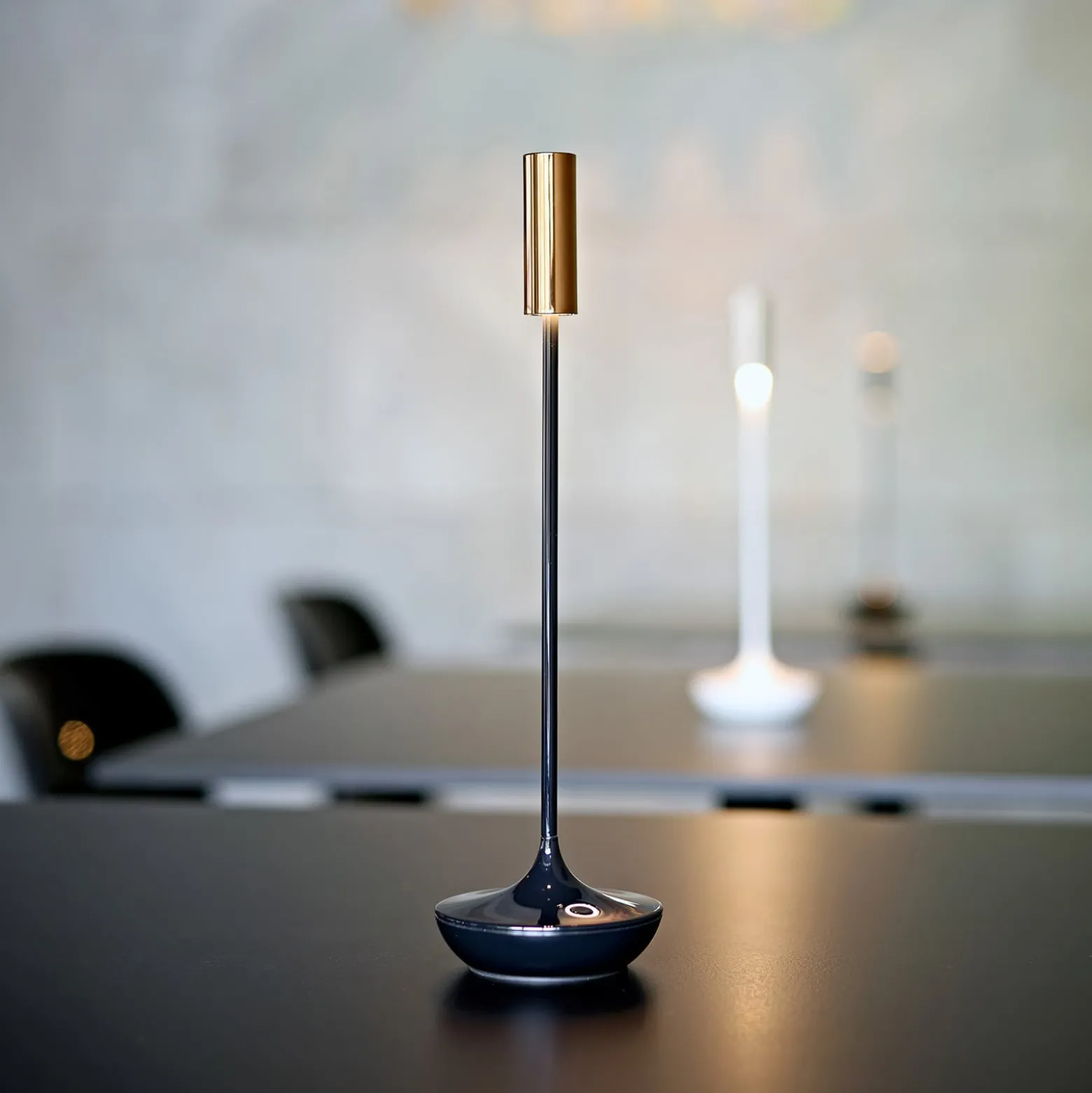 LED-Akkutischleuchte Nucandle, schwarz/kupfer, IP54, dimmbar