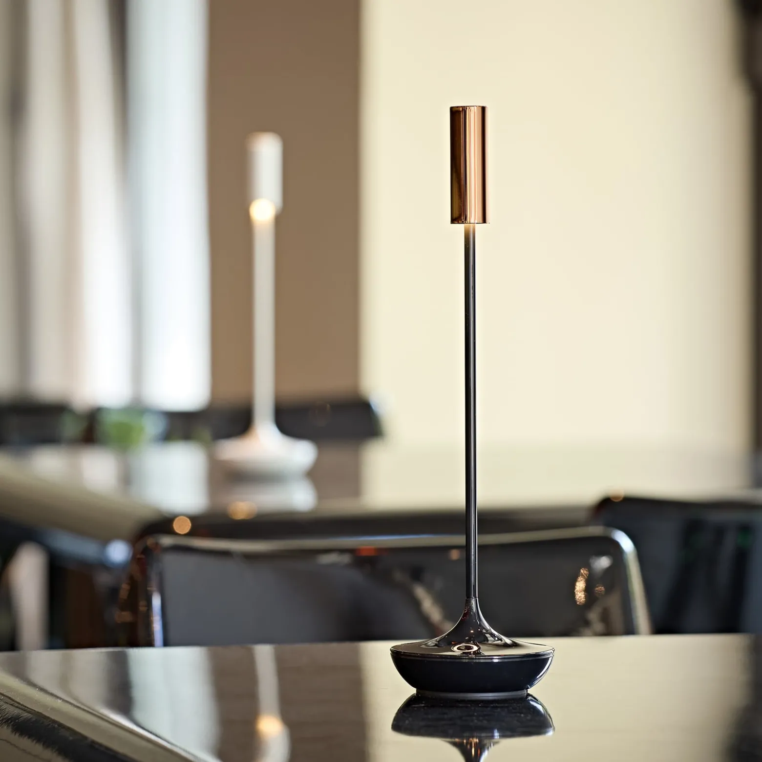LED-Akkutischleuchte Nucandle, schwarz/kupfer, IP54, dimmbar
