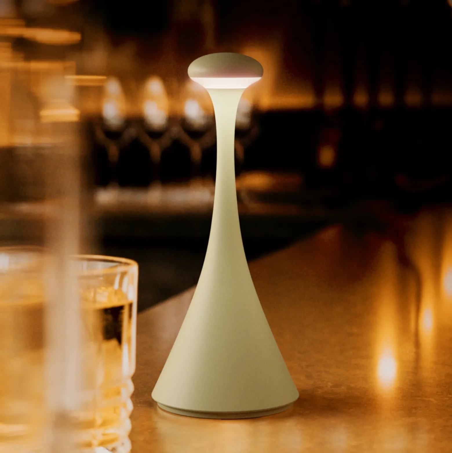 LED-Akkutischleuchte Nudrop mini, salbeigrün, IP54, dimmbar