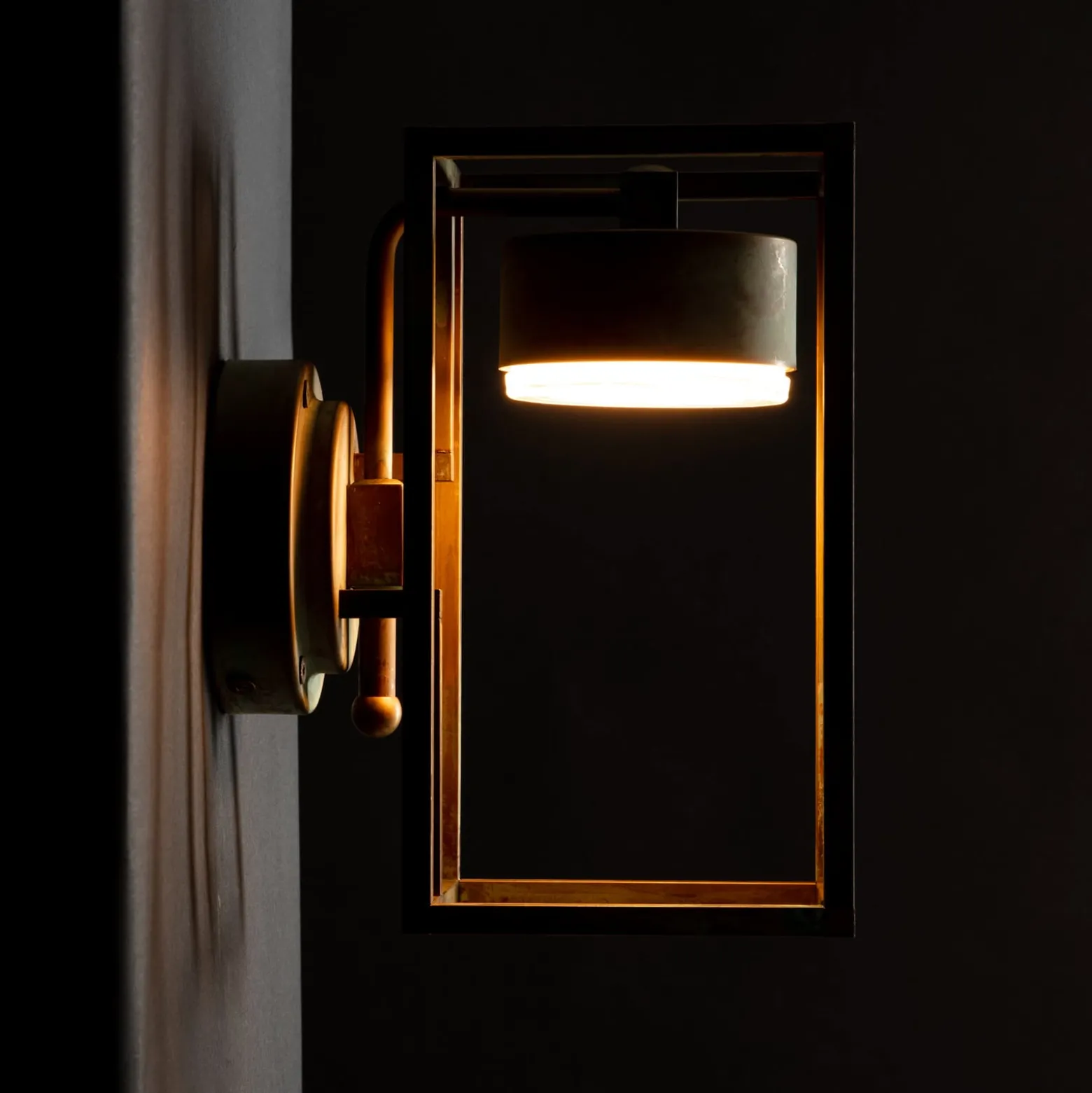 LED-Außenwandlampe Cubic 3372 messing antik/opal