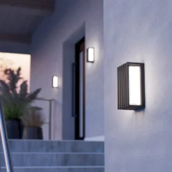LED-Außenwandlampe Genovese, schwarz, Höhe 24 cm, Metall