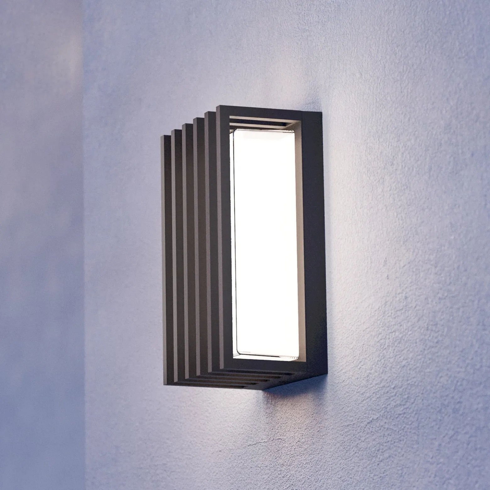 LED-Außenwandlampe Genovese, schwarz, Höhe 24 cm, Sensor