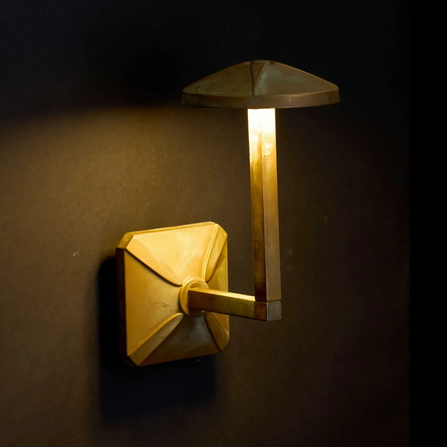 LED-Außenwandleuchte Aura Disk, Höhe 24 cm, messing antik