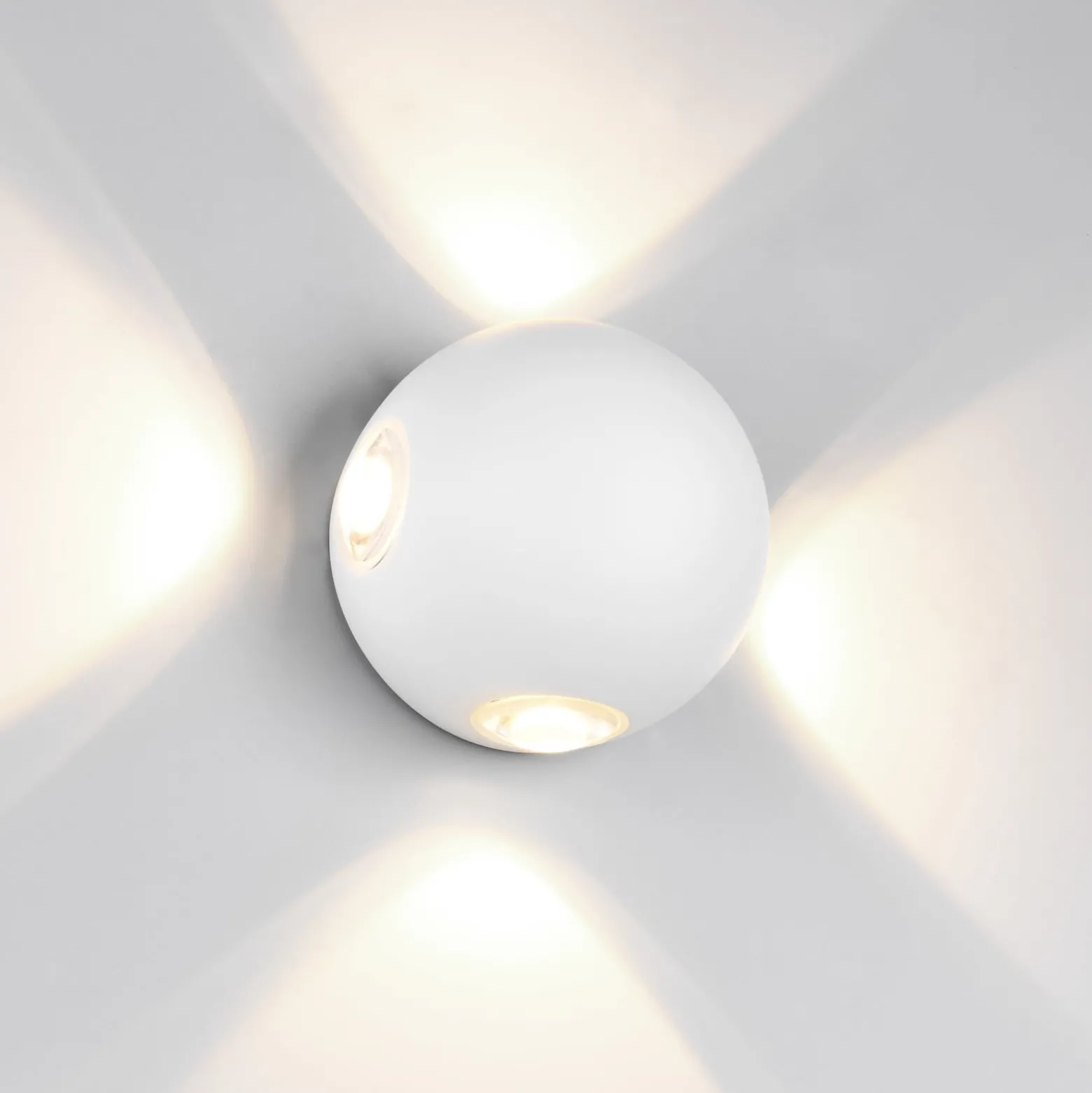 LED-Außenwandleuchte Avisio, weiß matt, 4-flammig, halbrund