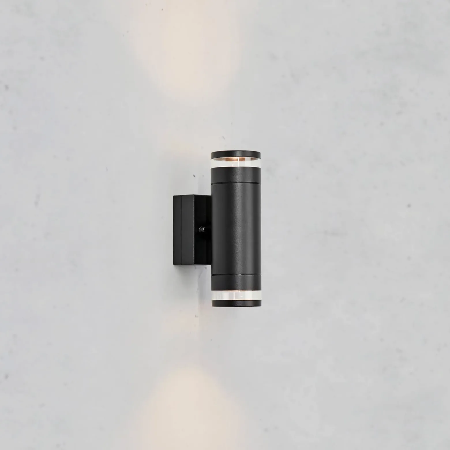 LED-Außenwandleuchte Luno, schwarz, IP65, dim. 2-flg.