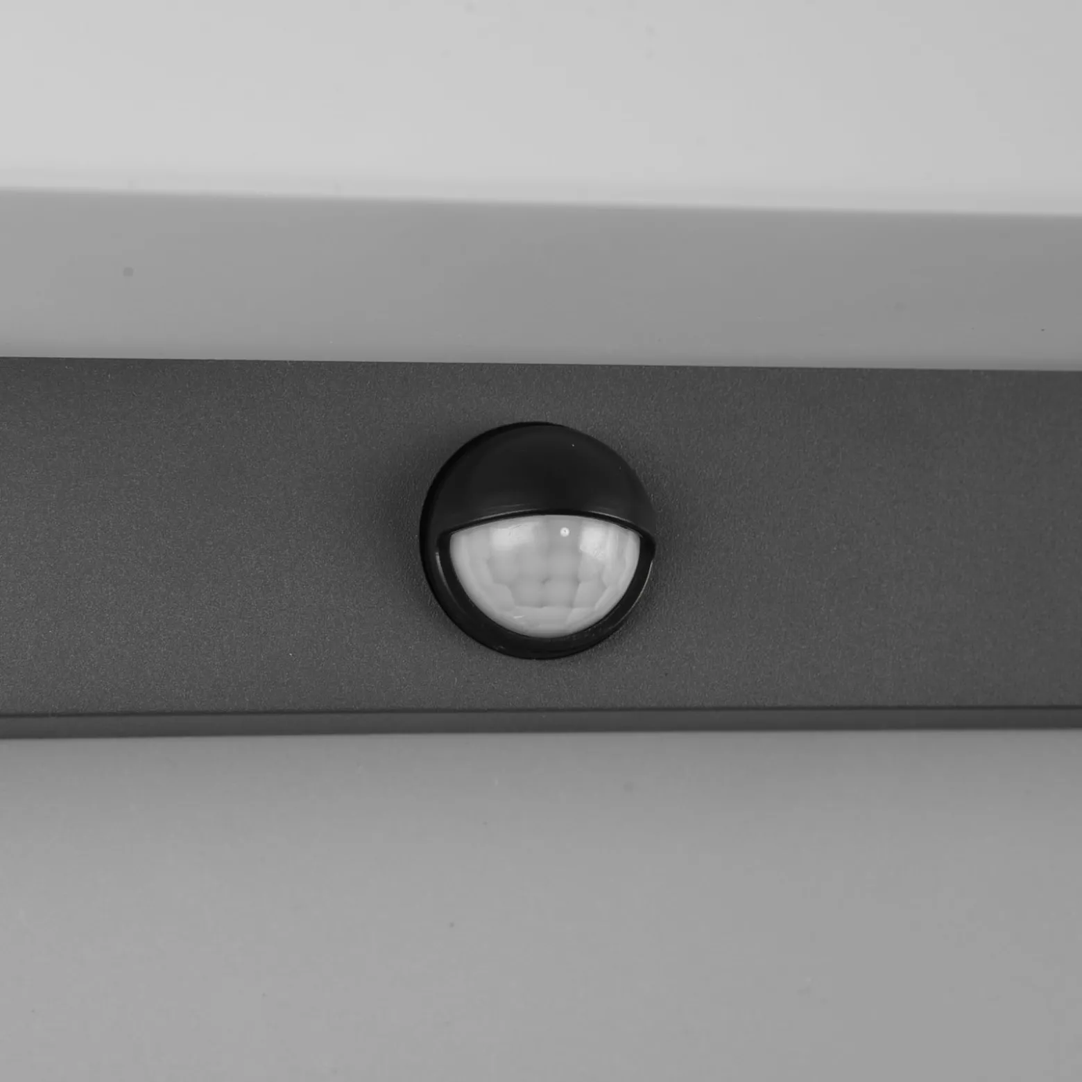LED-Außenwandleuchte Nestos, Bewegungssensor, IP54