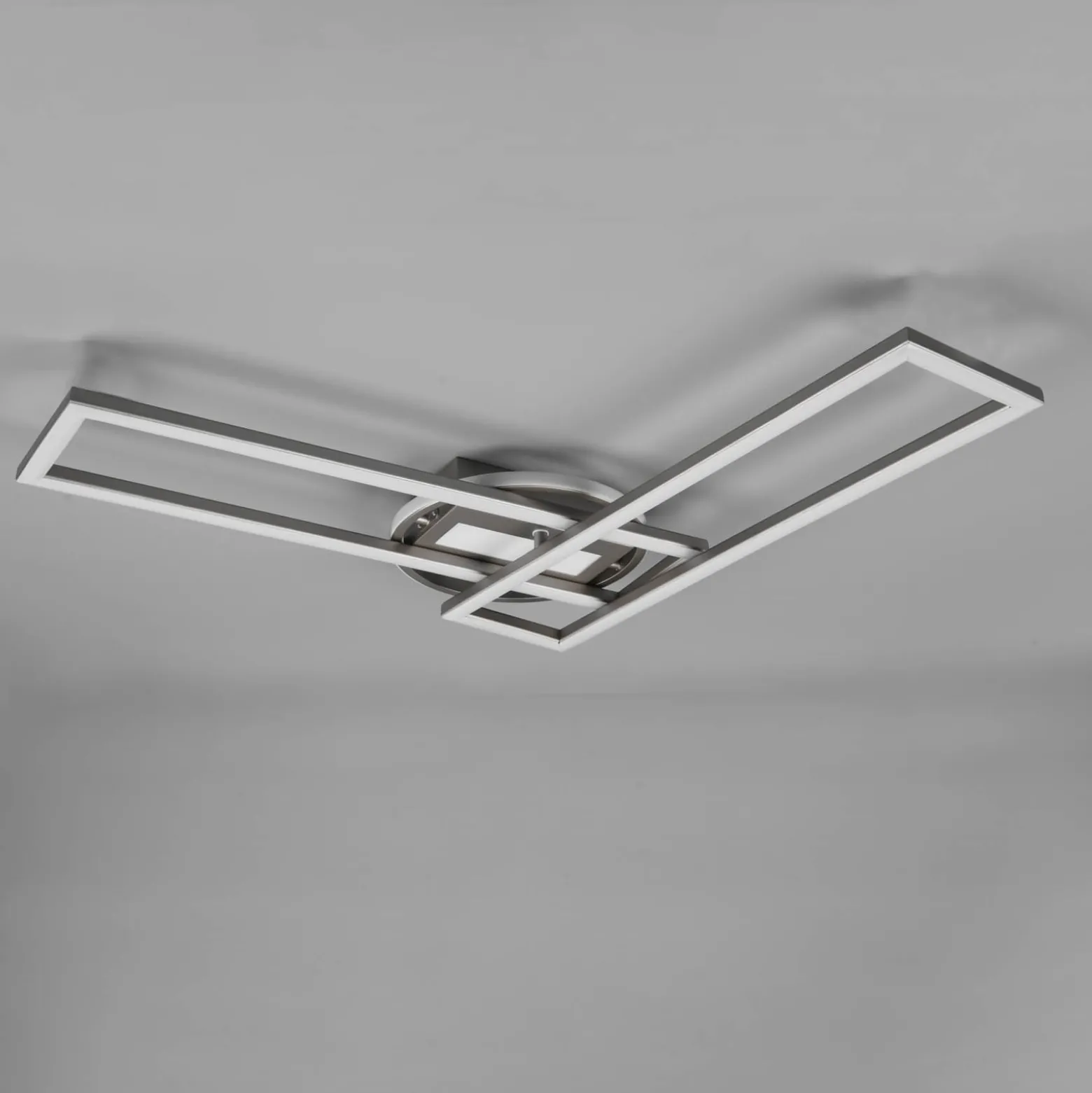 LED-Deckenleuchte Twister, drehbar, Remote, nickel